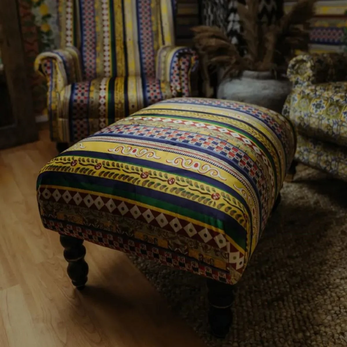 You are purchasing a Casa Padrino brand product.