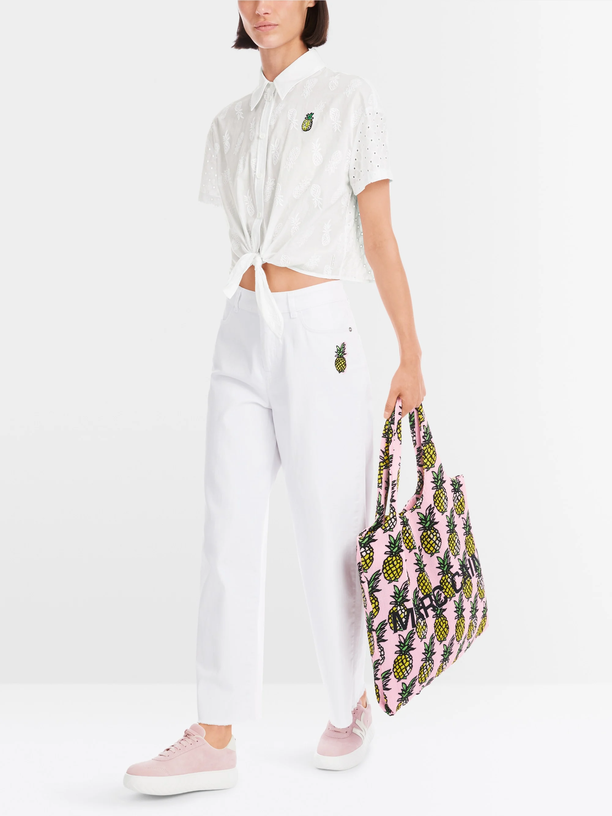 Marc-Cain-Bluse mit passender Stickerei