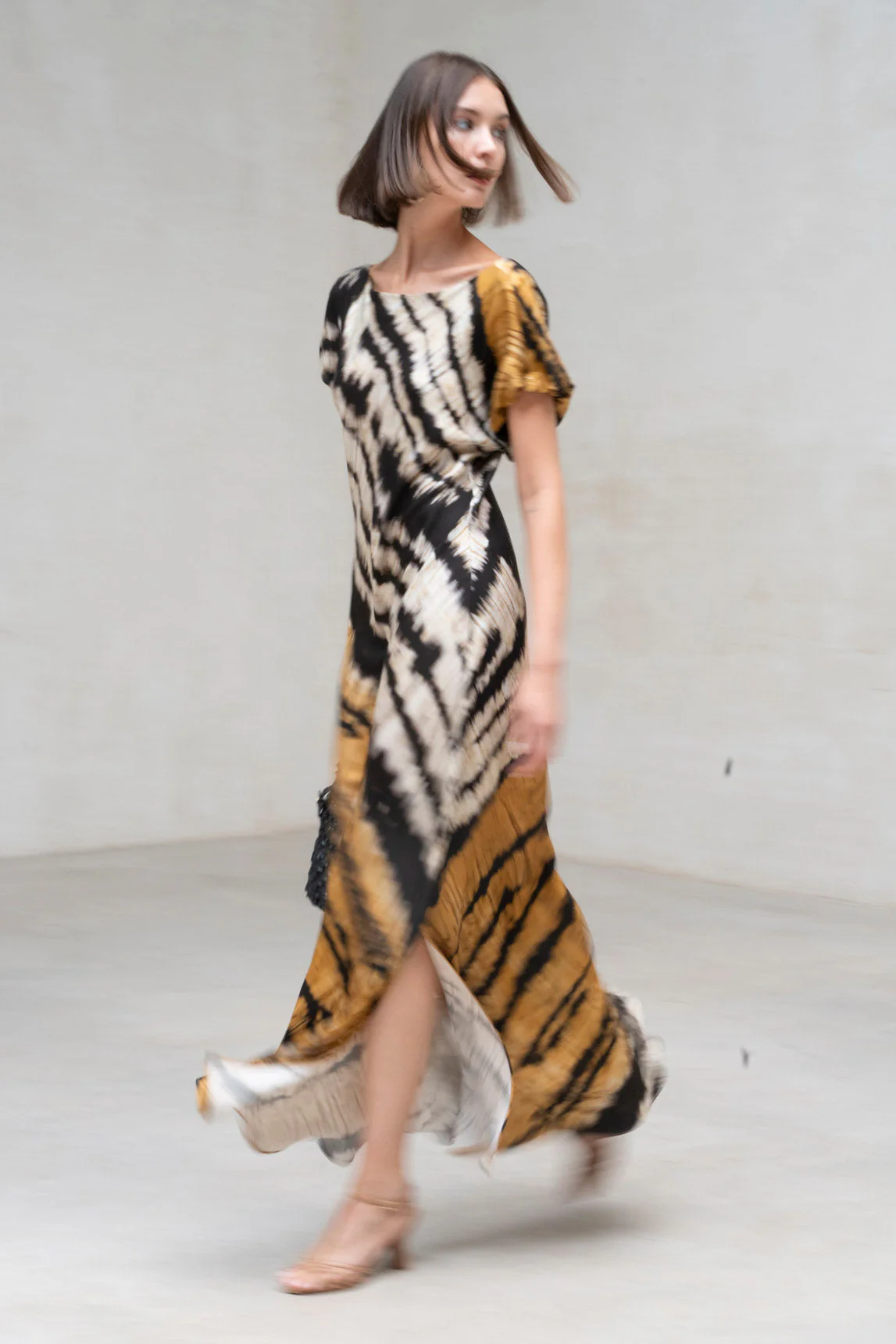 Rivera-Spain Senffarbenes und schwarz bedrucktes Yungle-Kleid