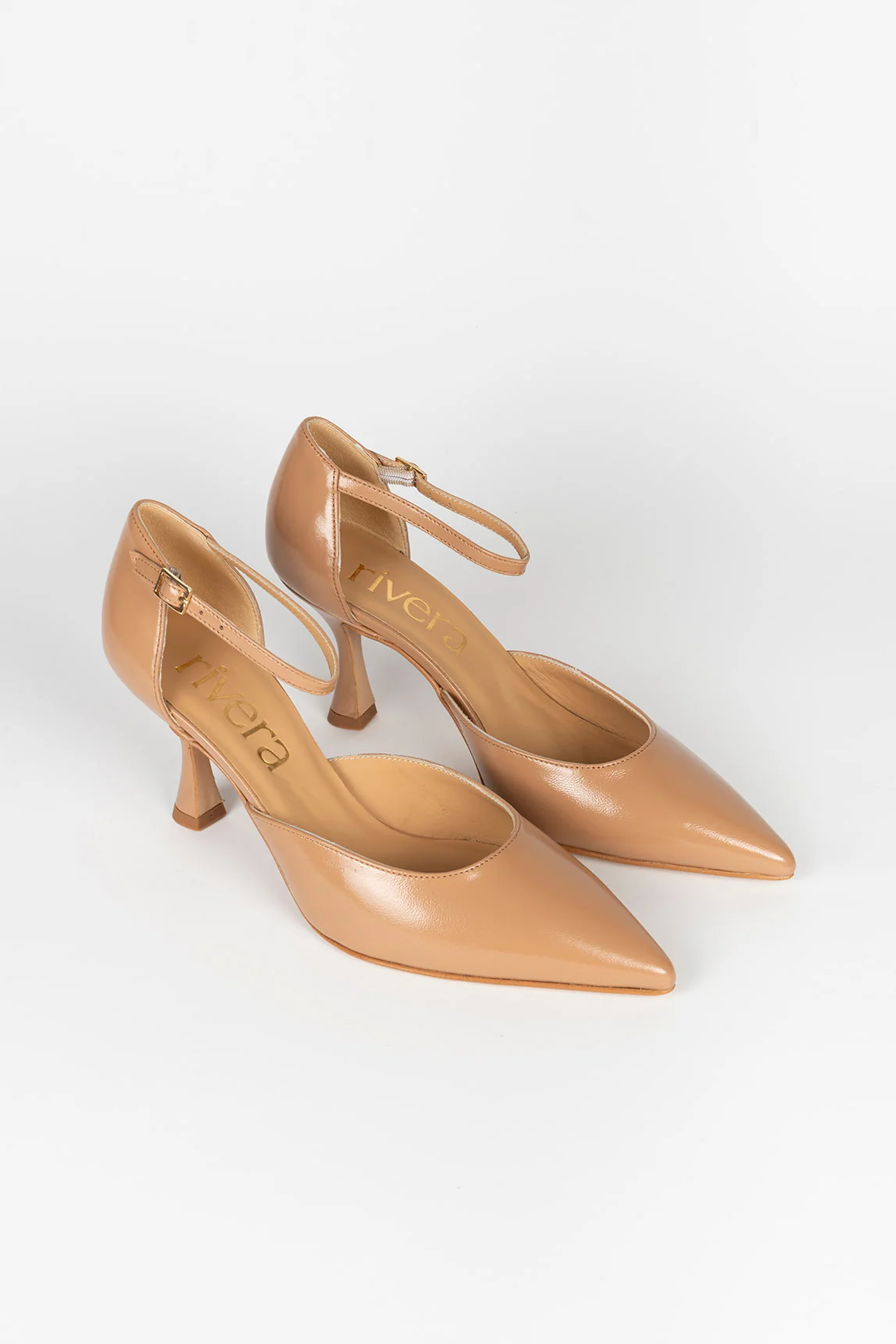 Rivera-Spanien Salon Alison Kamel