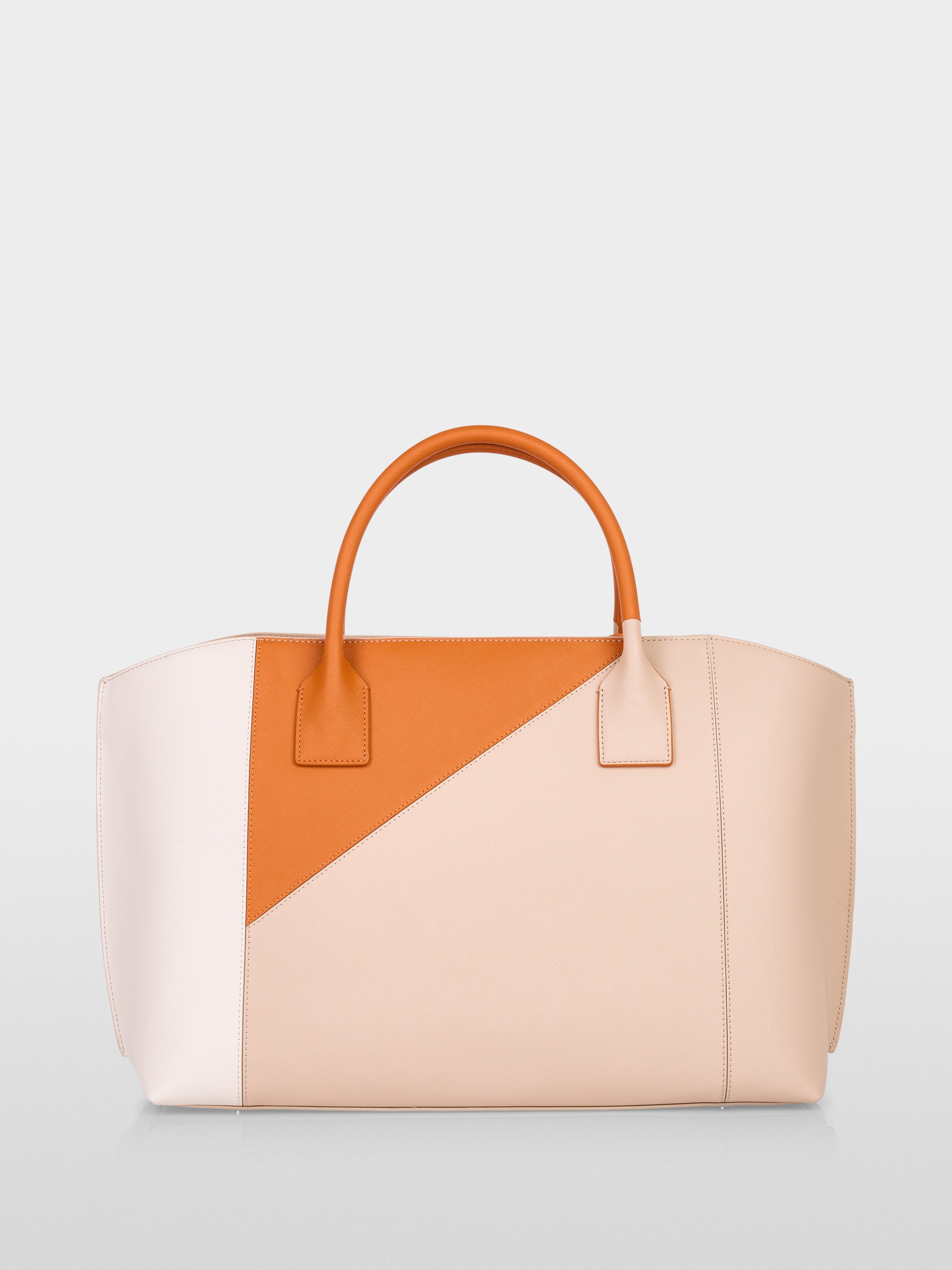 Marc-Cain Rethink Together Umhängetasche mit Aufnäher