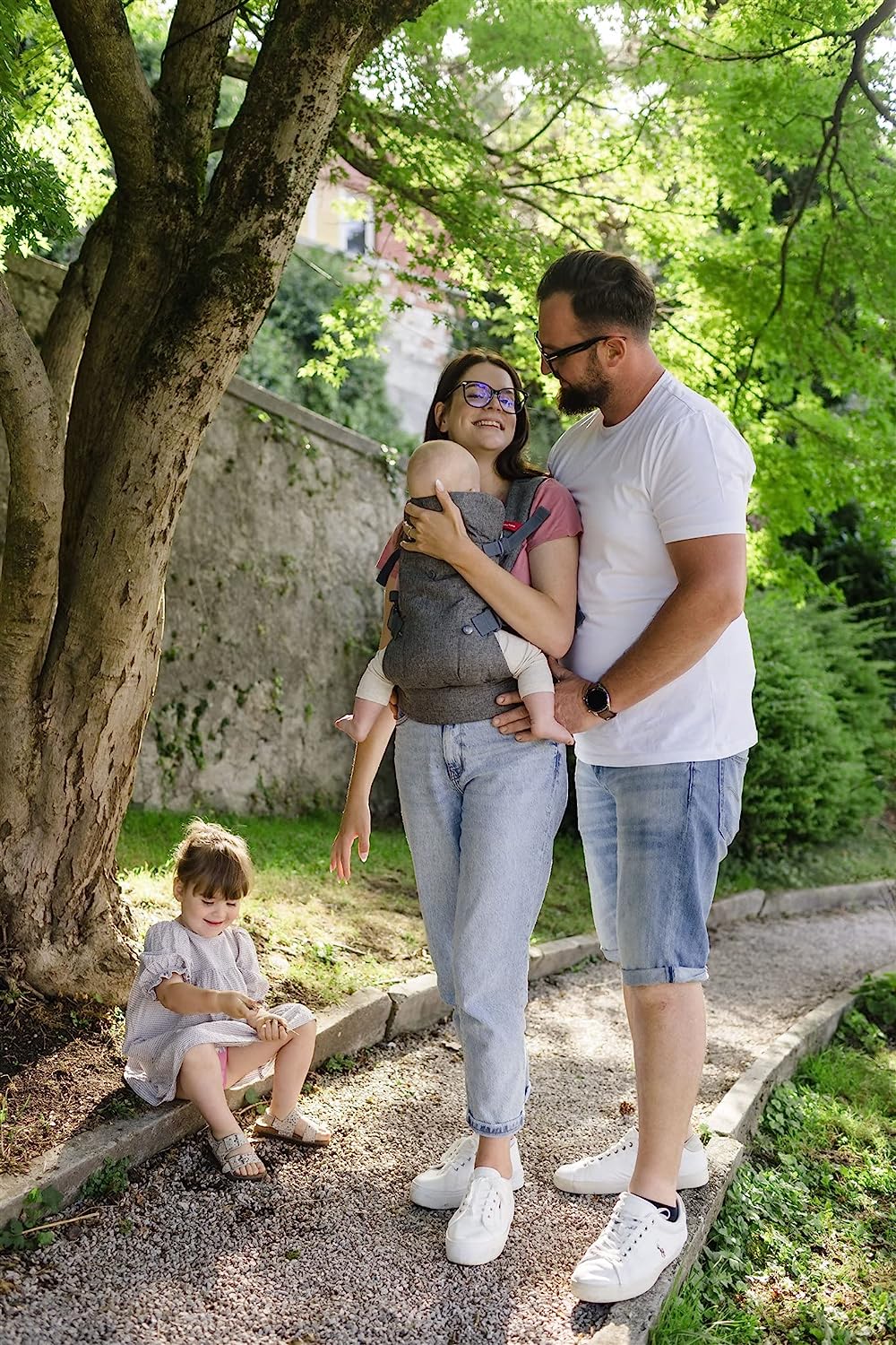 4-in-1-Babytrage für Neugeborene bis Kleinkinder – Baby-Brusttrage in allen Positionen – Babytragen vorne und hinten – inklusive 2-in-1-Bandana-Lätzchen – Babytrage für 3,6–15,6 kg (graues Netz)