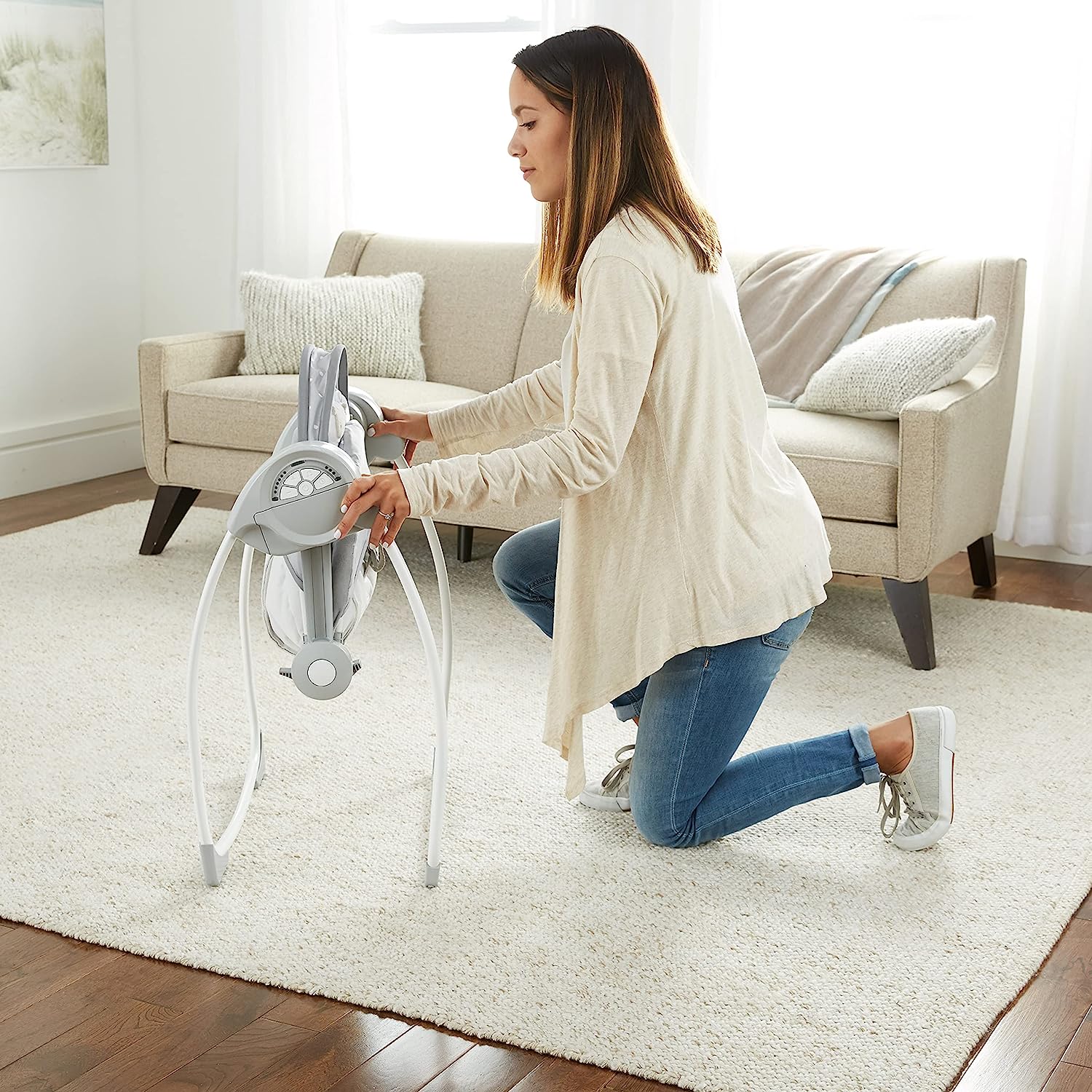 Ingenuity Soothe 'n Delight, kompakte, tragbare 6-Gang-Plüsch-Babyschaukel mit Musik, einfach zusammenklappbar, 0–9 Monate, 28–9 kg (Cozy Kingdom)