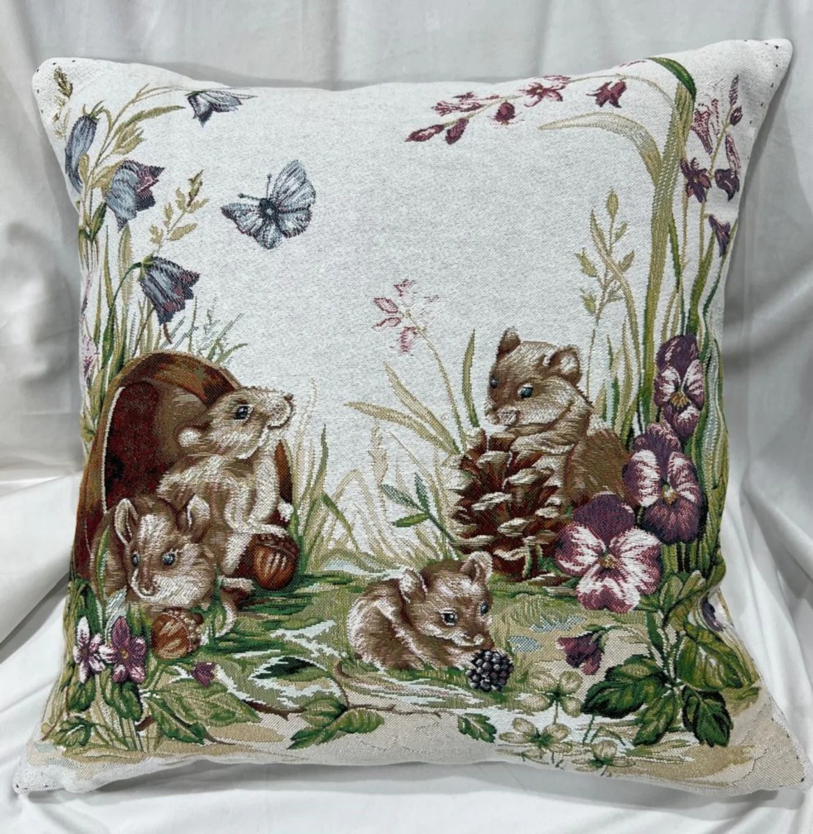 Luxury decorative cushion squirrel white / multicolored 45 x 45 cm - printed decorative cushion with elegant tapestry fabric - luxury decorative accessories