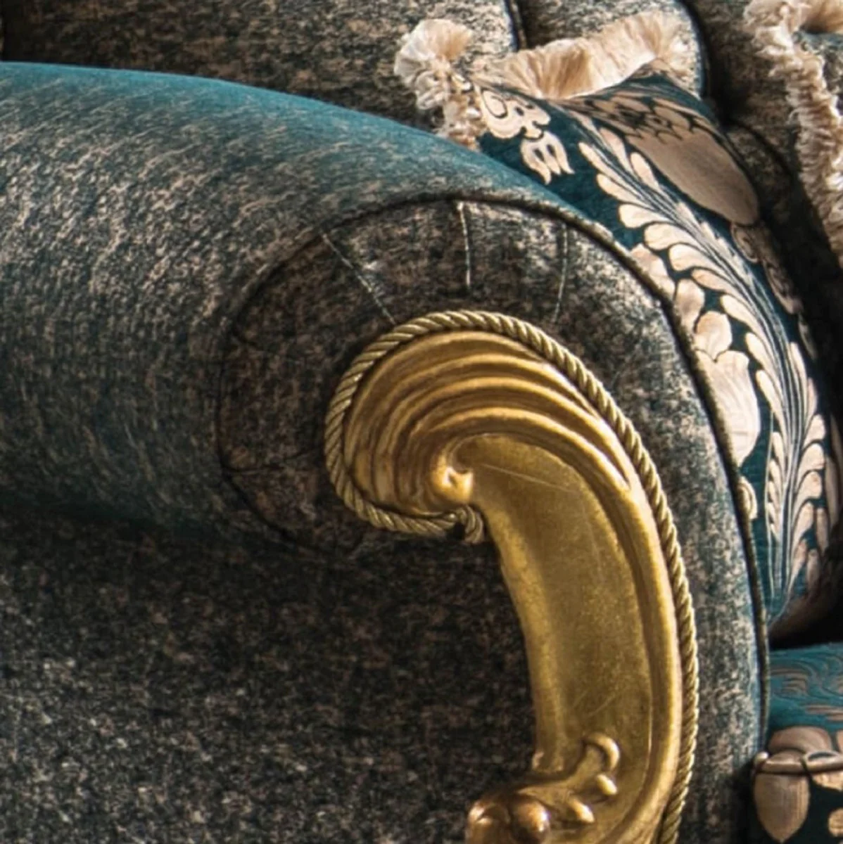 Luxury Baroque Living Room Set Green / Gold - 2 Sofas & 2 Armchairs & 1 Coffee Table - Handcrafted Living Room Furniture in Baroque Style - Noble & Magnificent