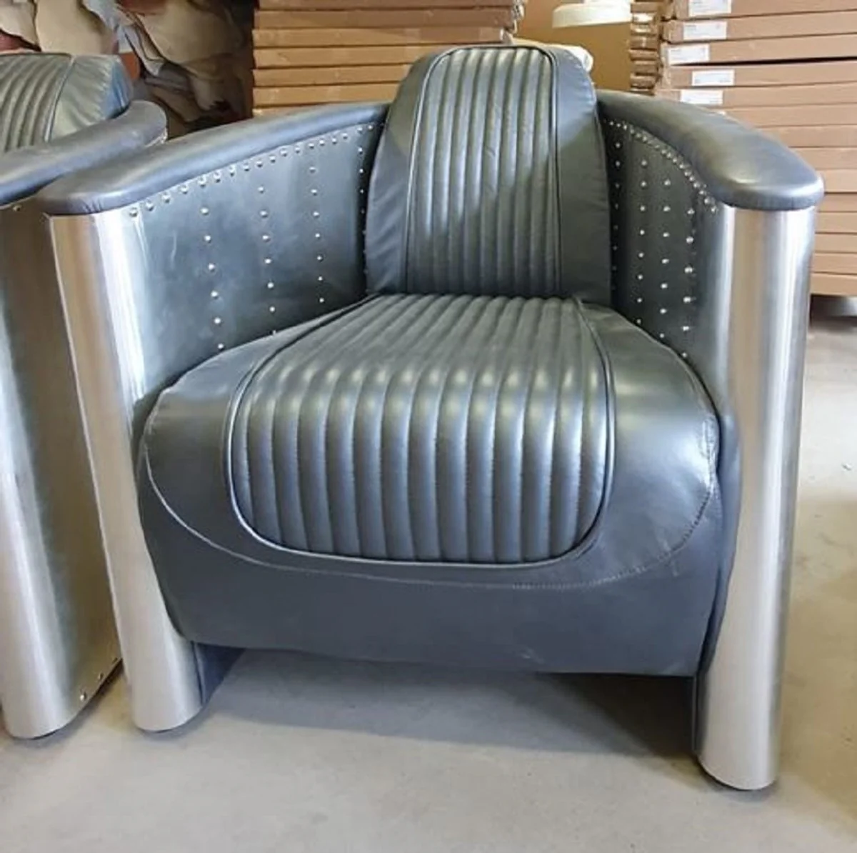 Luxury Art Deco leather armchair gray / silver 69 x 70 x H. 82 cm - aluminum living room armchair with high-quality genuine leather - airplane aviator genuine leather furniture - luxury furniture