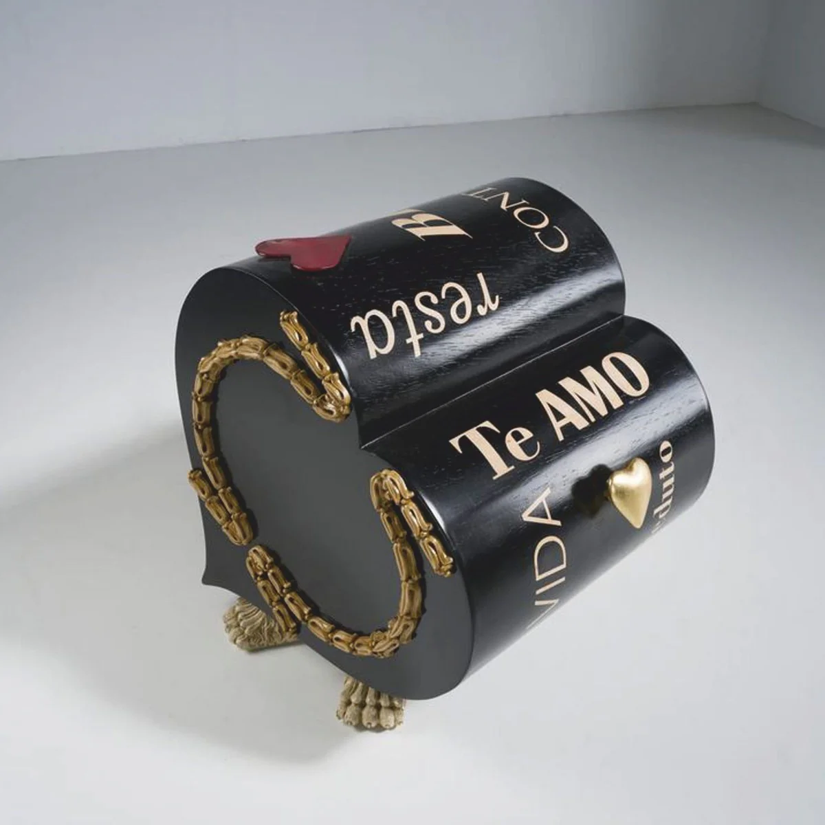 Luxury designer dog house in heart shape 45 x H. 50 cm - dog furniture