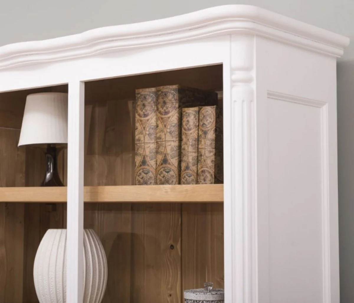 From the luxury baroque collection by Casa Padrino!