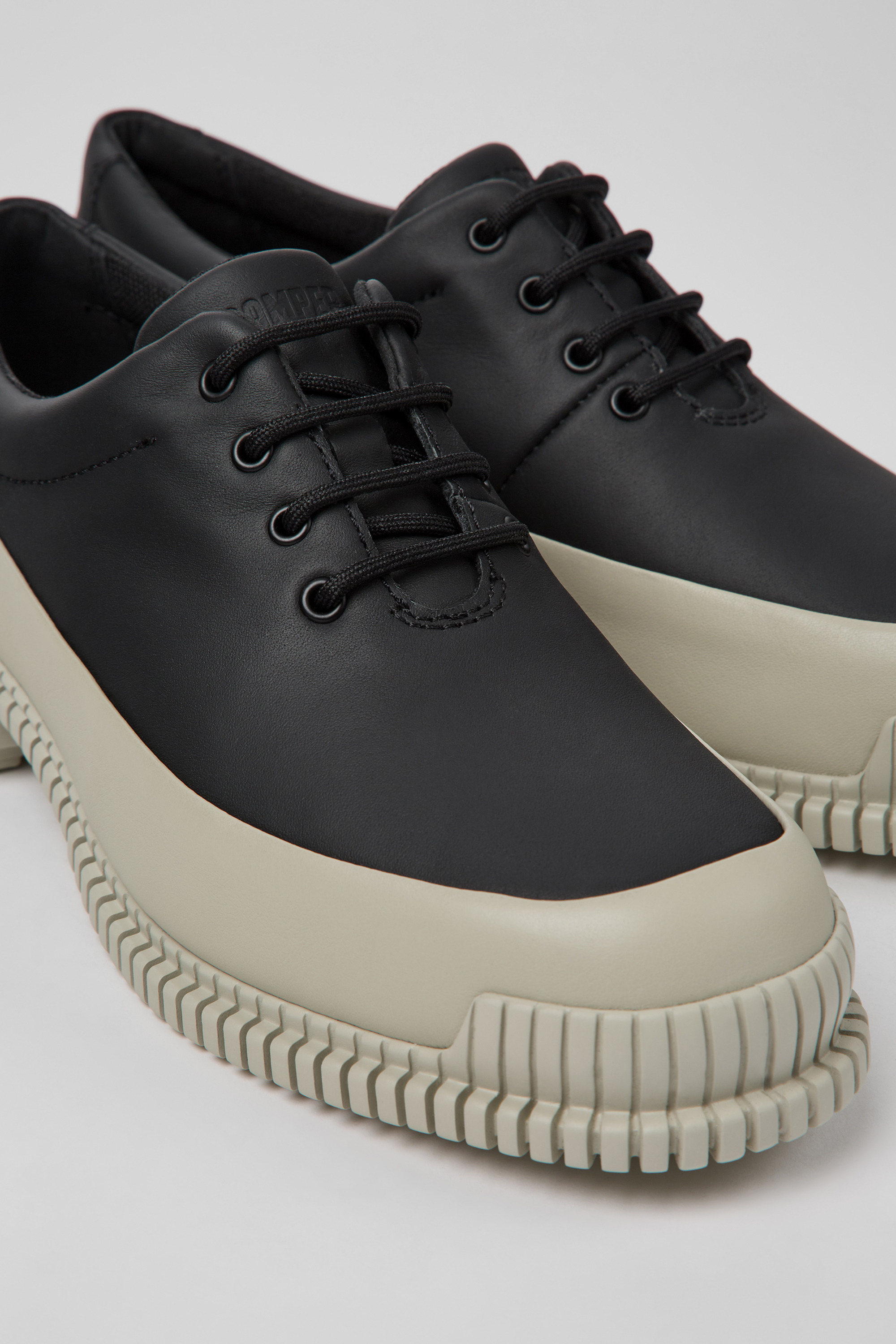 Pix - Schwarze und weiße Schuhe für Frauen