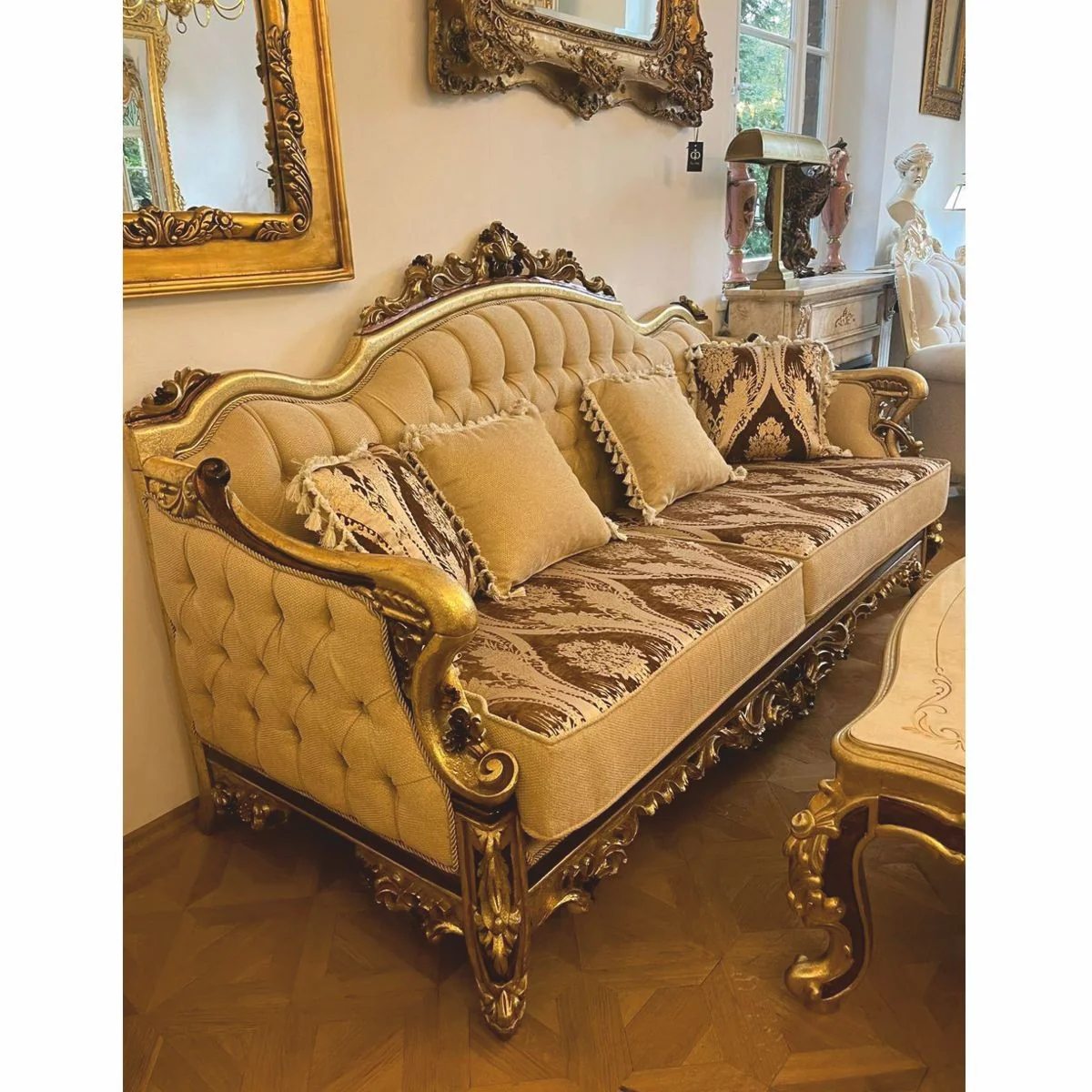 Luxus Barock Wohnzimmer Set Beige / Braun / Gold - Barockstil Möbel