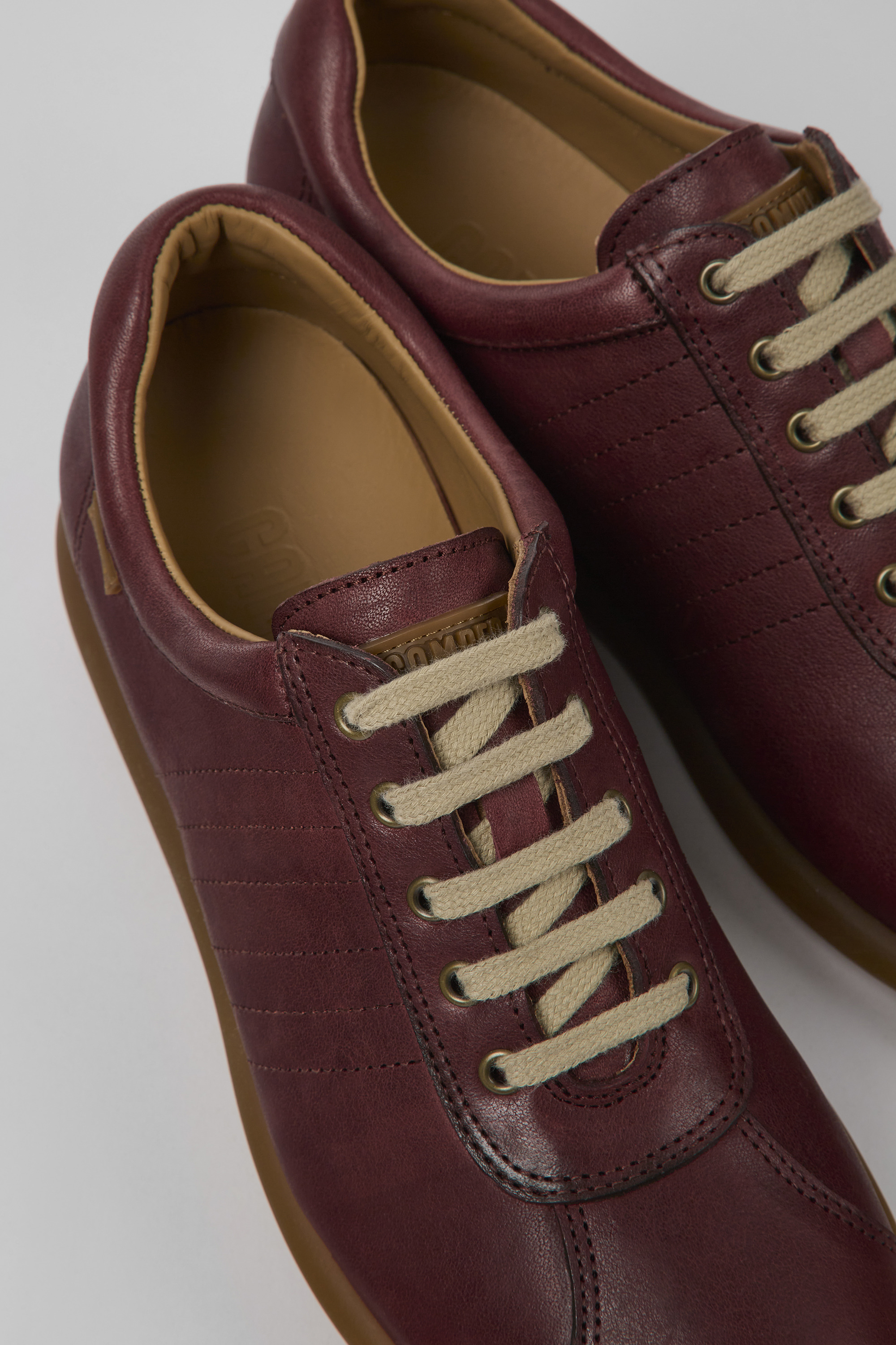 Pelotas - Braune gegerbte Lederschuhe für Frauen