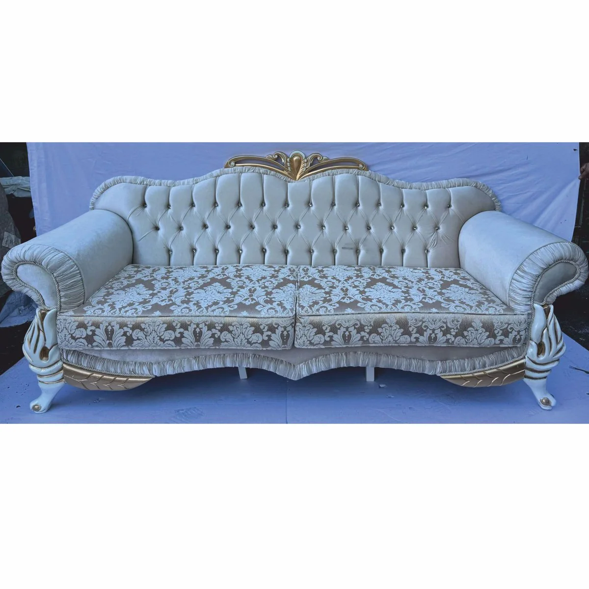 Luxus Barock Sofa mit Glitzersteinen und Kissen 228 cm - Barockstil Möbel
