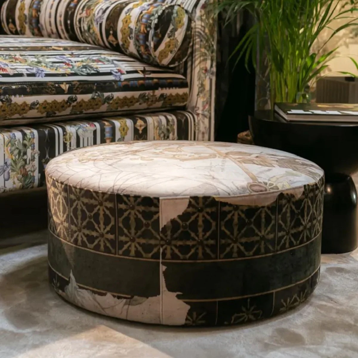 Luxus Fußhocker Grün / Mehrfarbig Ø 75 x H. 30 cm - Runder Samt Hocker - Wohnzimmer Möbel - Hotel Möbel - Luxus Möbel - Luxus Einrichtung