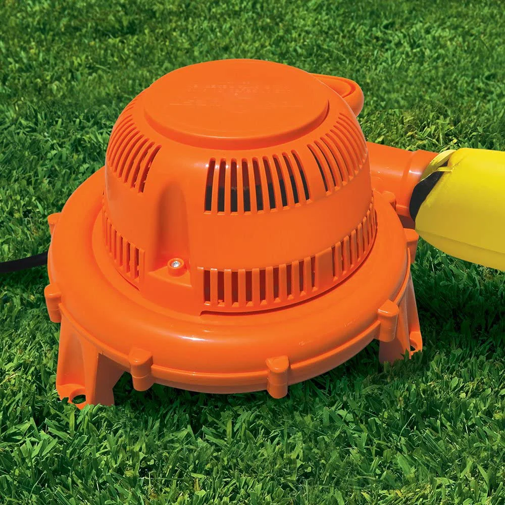 Aufblasbare Riesenwasserrutsche – Riesiges Kinderbecken (14 Fuß lang und 8 Fuß hoch) mit eingebauter Sprinklerwelle und Basketballkorb – Robuster Outdoor-Surf-N-Splash-Abenteuerpark – Gebläse im Lieferumfang enthalten