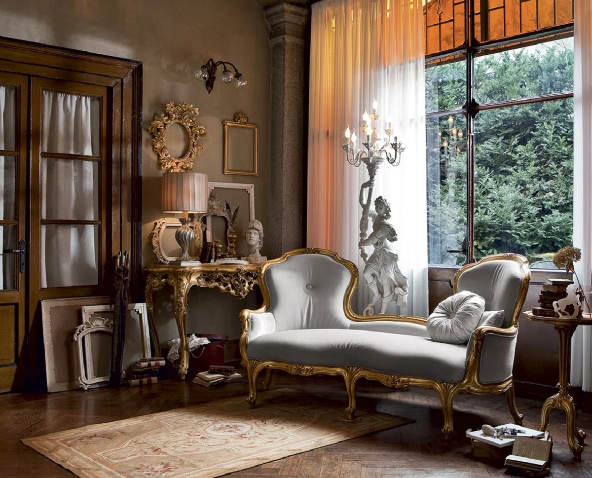 Luxury Baroque side table antique gold - Magnificent Baroque style 3-legged solid wood table - Luxury furniture in Baroque style - Baroque furniture - Luxury quality - Made in Italy