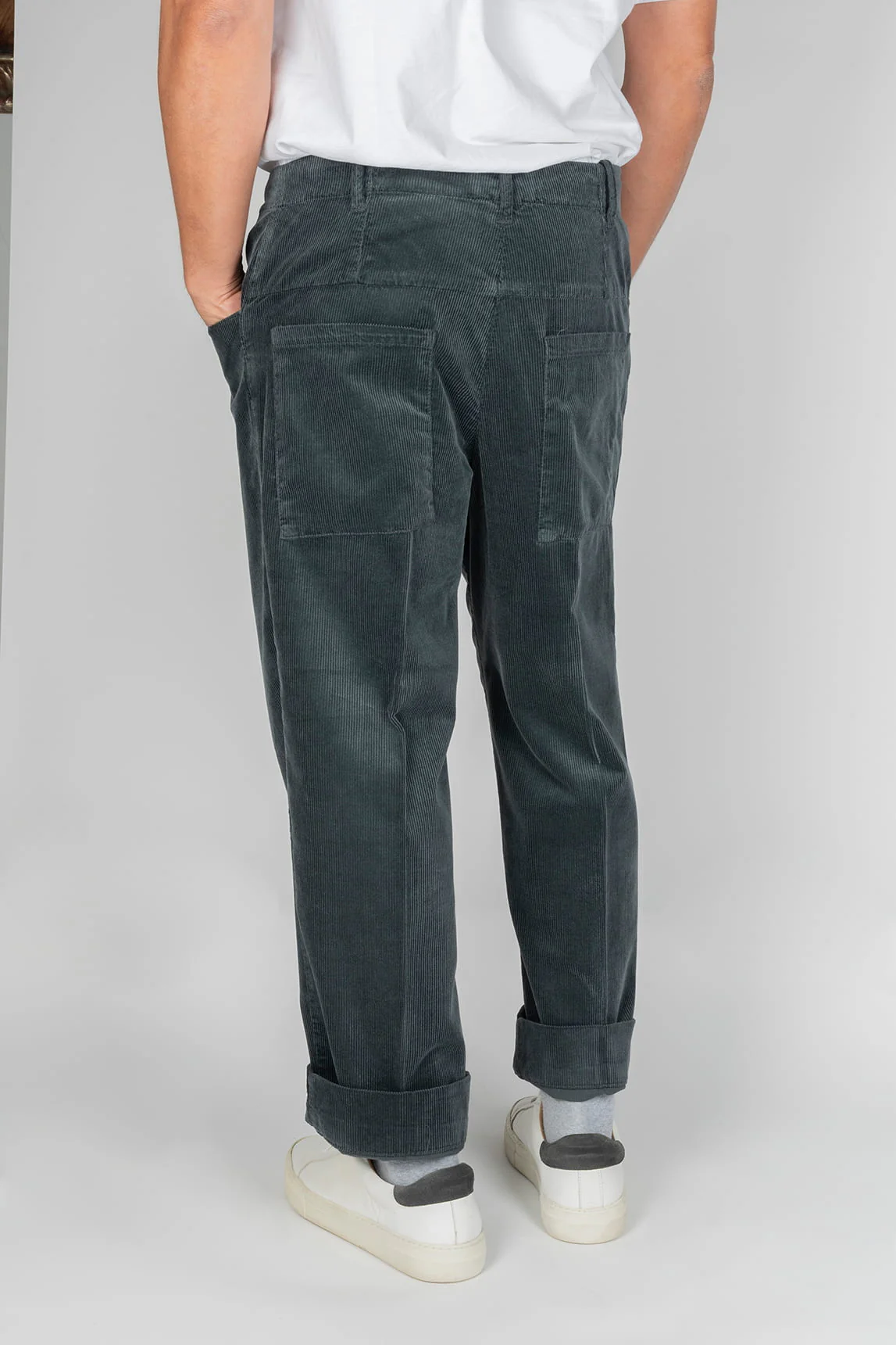 Rivera-Spanien Paul Miranda dunkelgrüne Cordhose