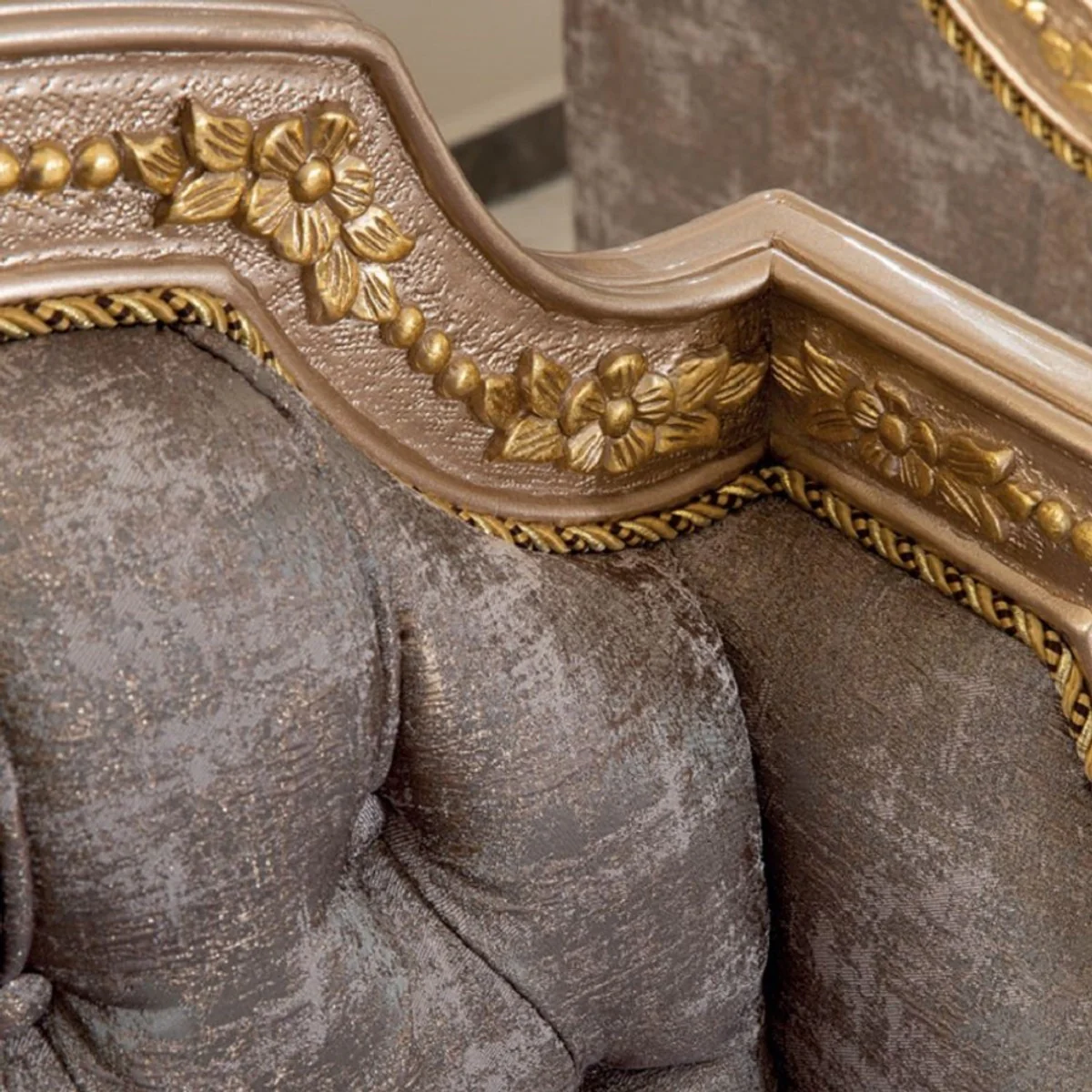 Luxury Baroque Living Room Set Gray / Silver / Gold - 2 Sofas & 2 Armchairs & 1 Coffee Table - Handcrafted Living Room Furniture in Baroque Style - Noble & Magnificent