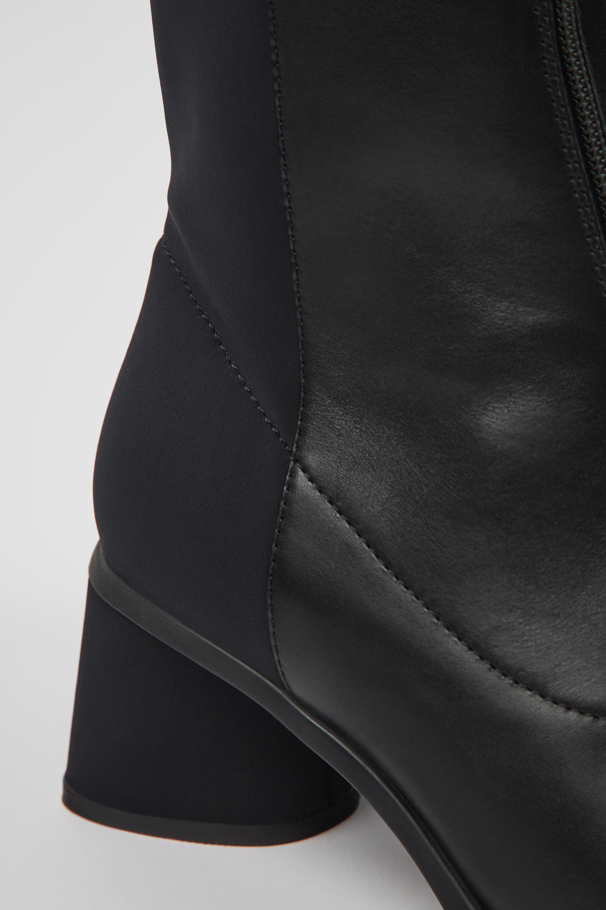 Kiara - Schwarzes Leder und recycelte PET Stiefel für Damen