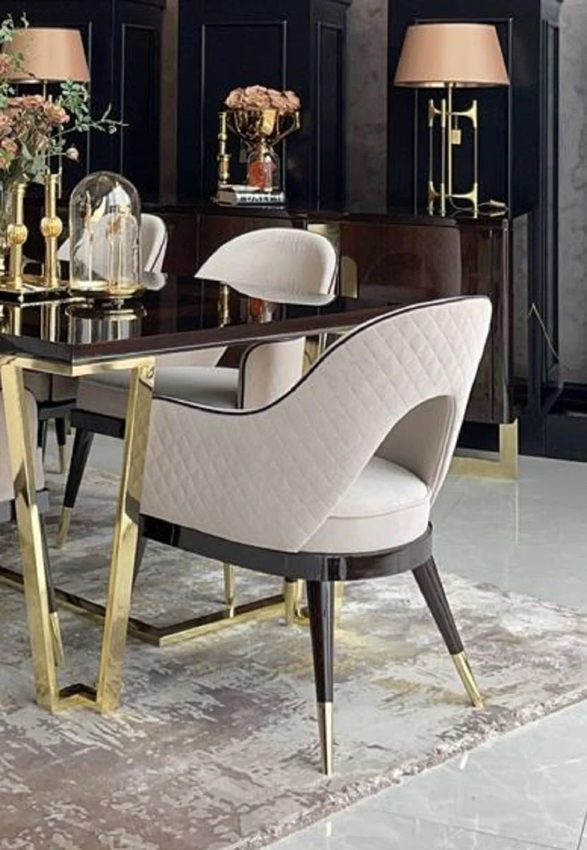 is a Europe-wide renowned producer and distributor of baroque furniture and luxury decorative items