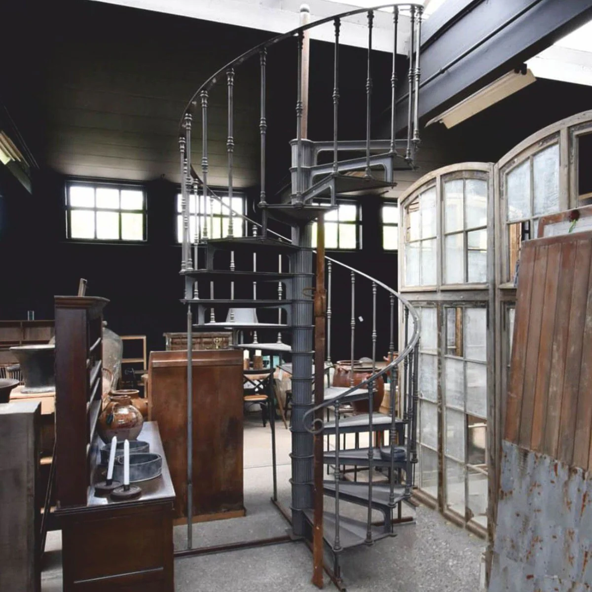 Cast iron spiral staircase with railing right side gray H. 289 cm - Rustic spiral staircase