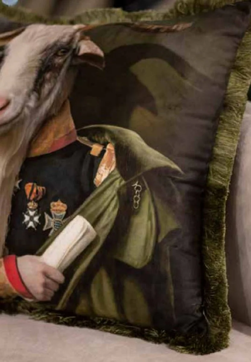 Luxus Deko Kissen Offizier Ziege Grün / Mehrfarbig 45 x 45 cm - Bedrucktes Samt Kissen mit Fransen - Luxus Kollektion