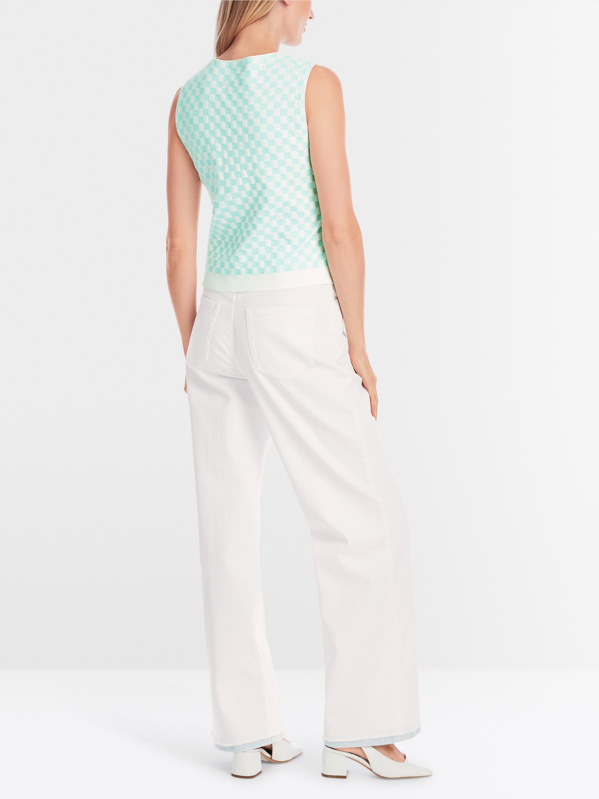 In Deutschland gestricktes, ärmelloses Karooberteil von Marc-Cain