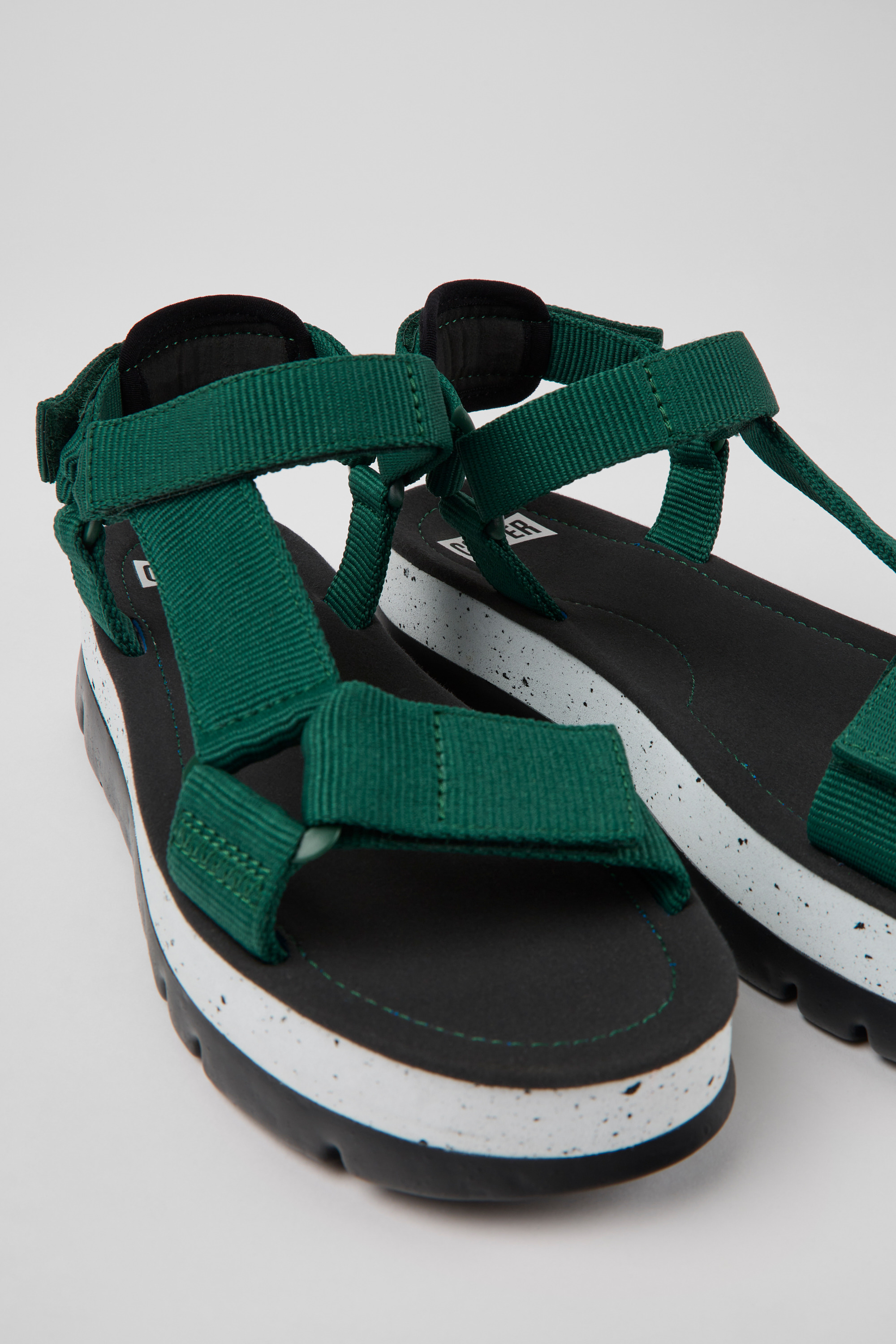 Oruga Up - Grüne textile Sandalen für Damen