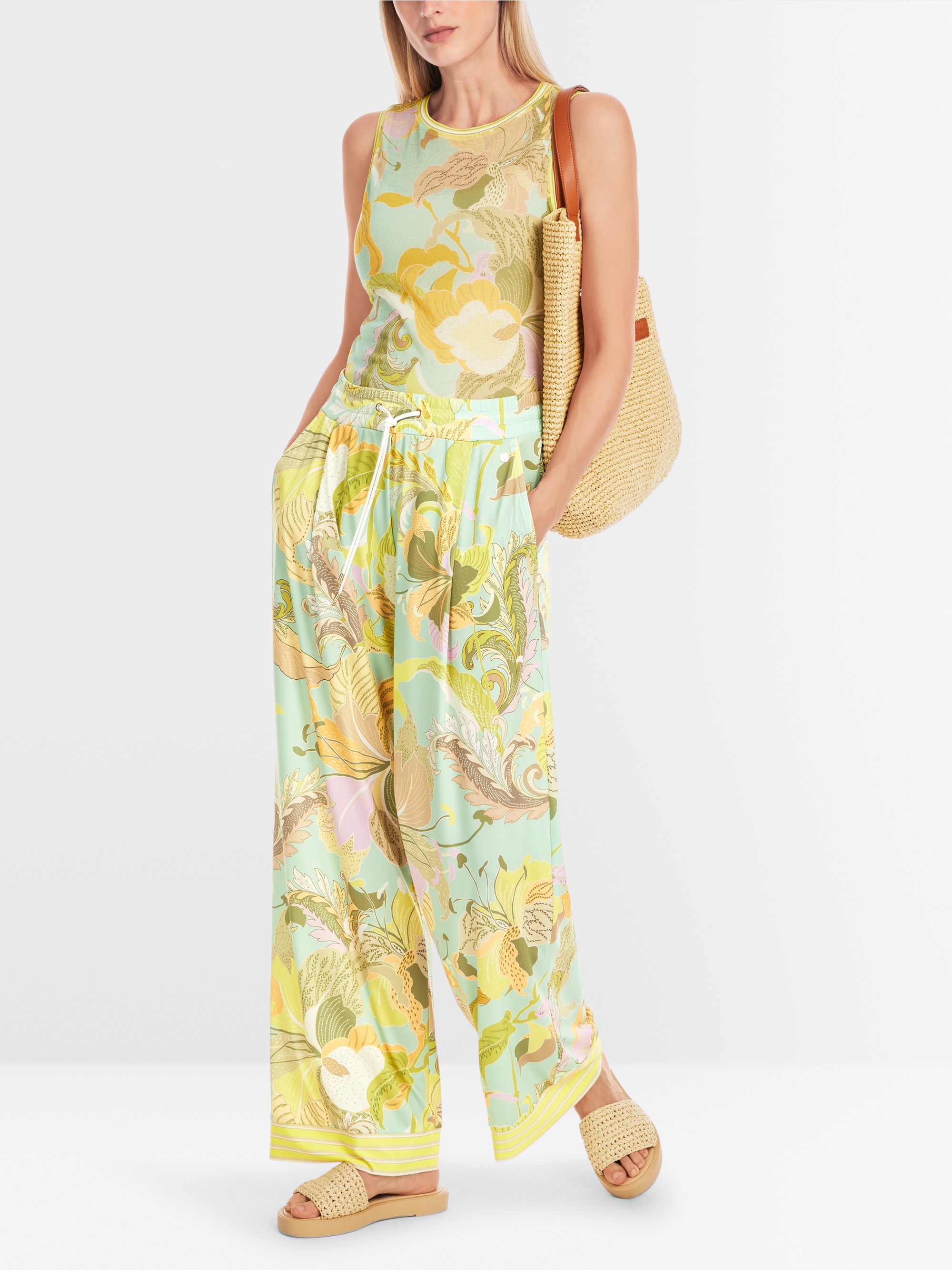 Ärmelloses Strickoberteil von Marc-Cain, gestrickt in Deutschland