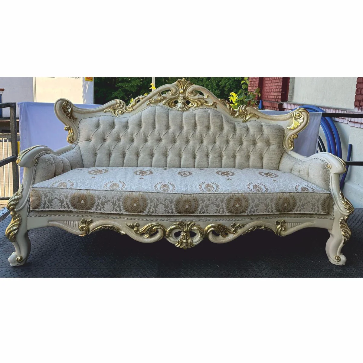 Luxus Barock Wohnzimmer Sofa Silber / Creme / Gold 225 cm - Barock Möbel