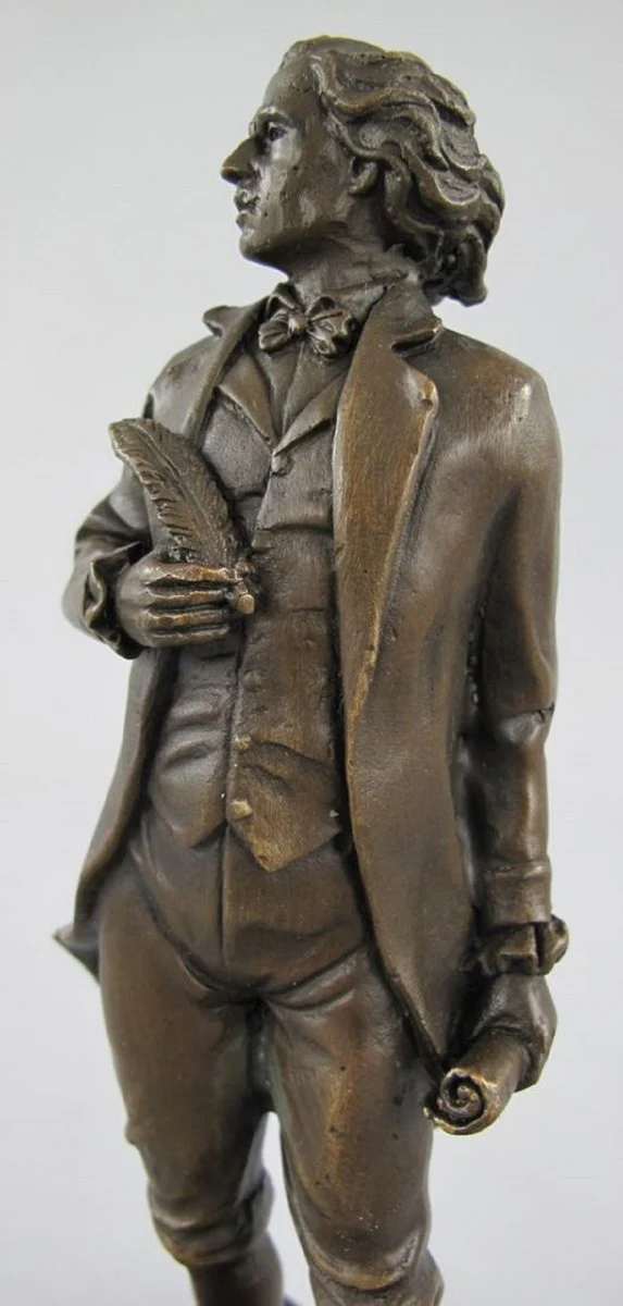 This magnificent dining room chair from Harald Glööckler's Pompöös by collection transforms any dining room into a true palace.