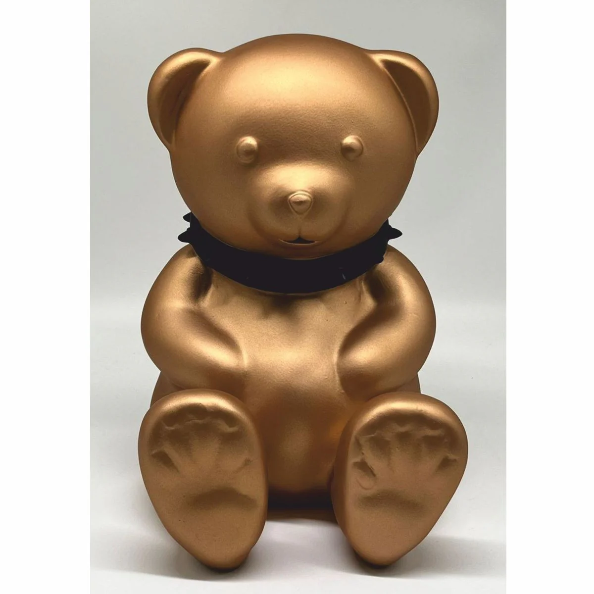 Dekofigur Teddybär mit Halsband Gold / Schwarz H. 31 cm - Deko Skulptur