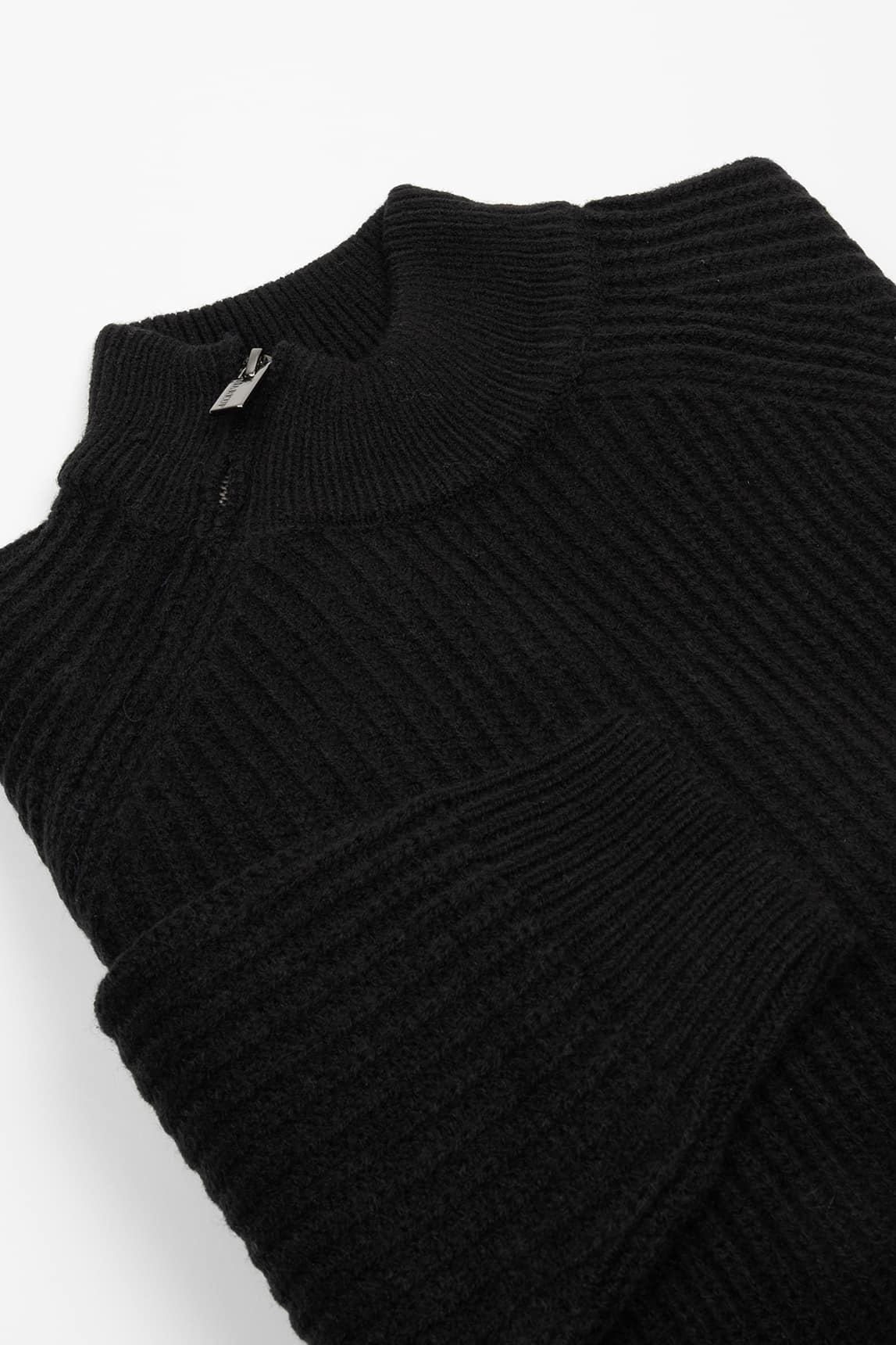 Rivera-Spain Markup-Pullover mit schwarzem Stehkragen