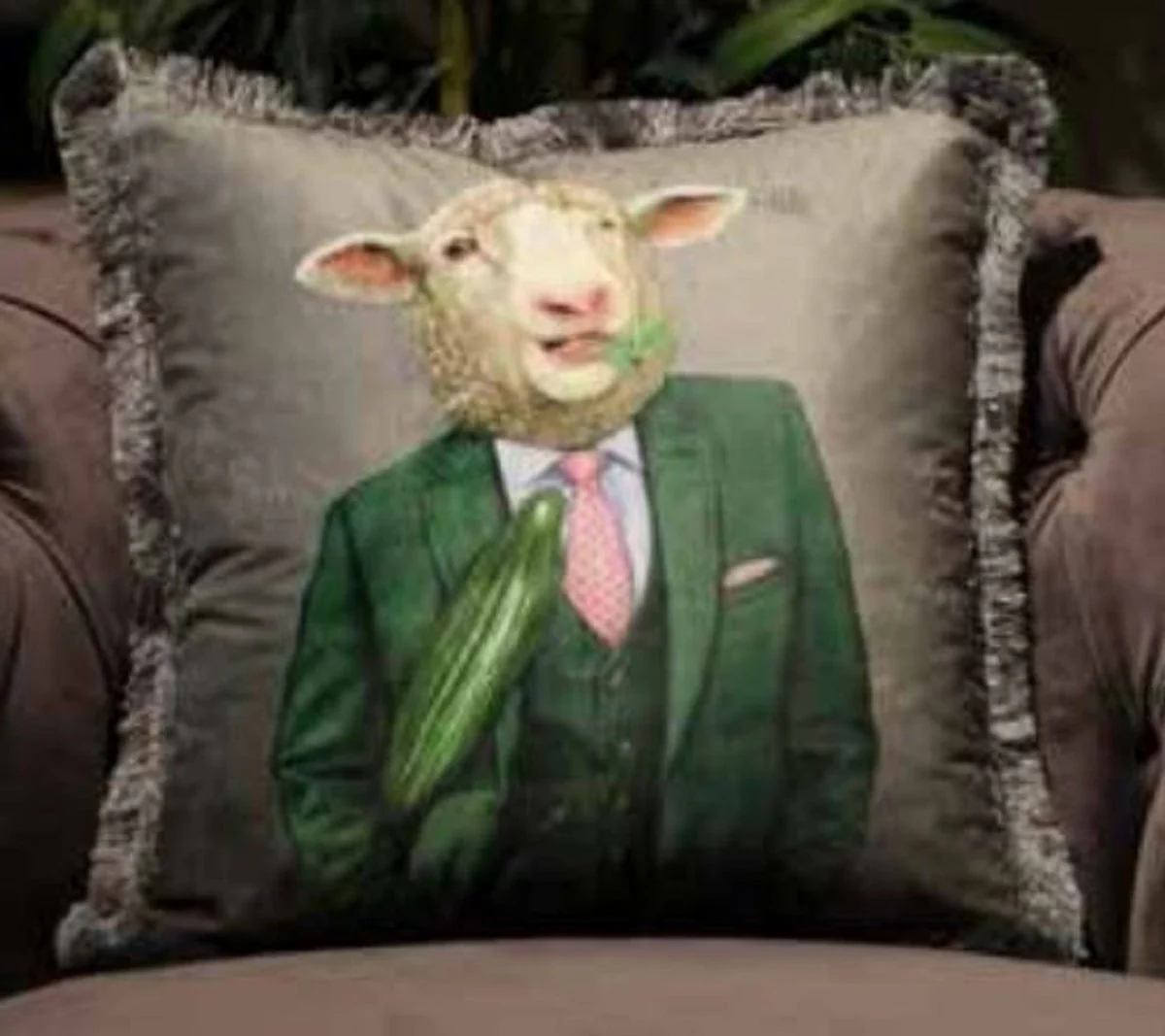 Luxus Deko Kissen Gentleman Schaf Grau / Mehrfarbig 45 x 45 cm - Bedrucktes Samt Kissen mit Fransen - Luxus Qualität