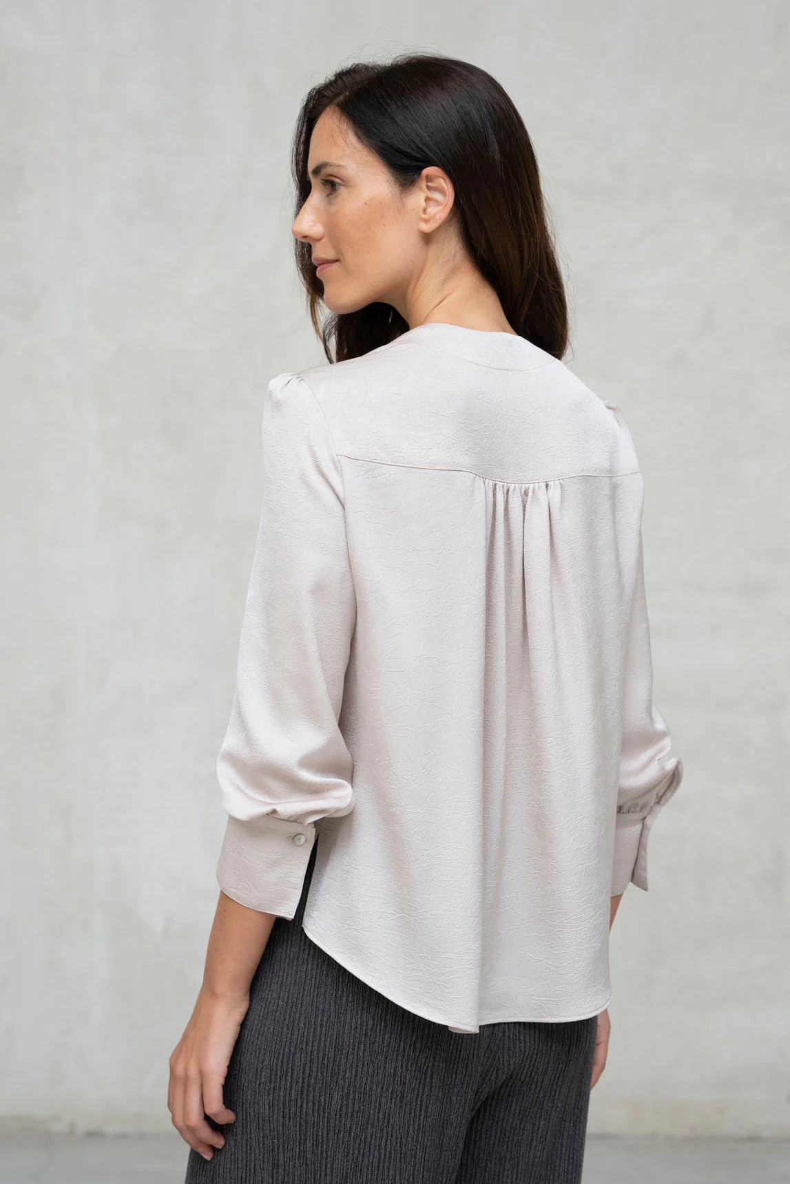 Rivera-Spanien Fermo nackte, faltige Bluse