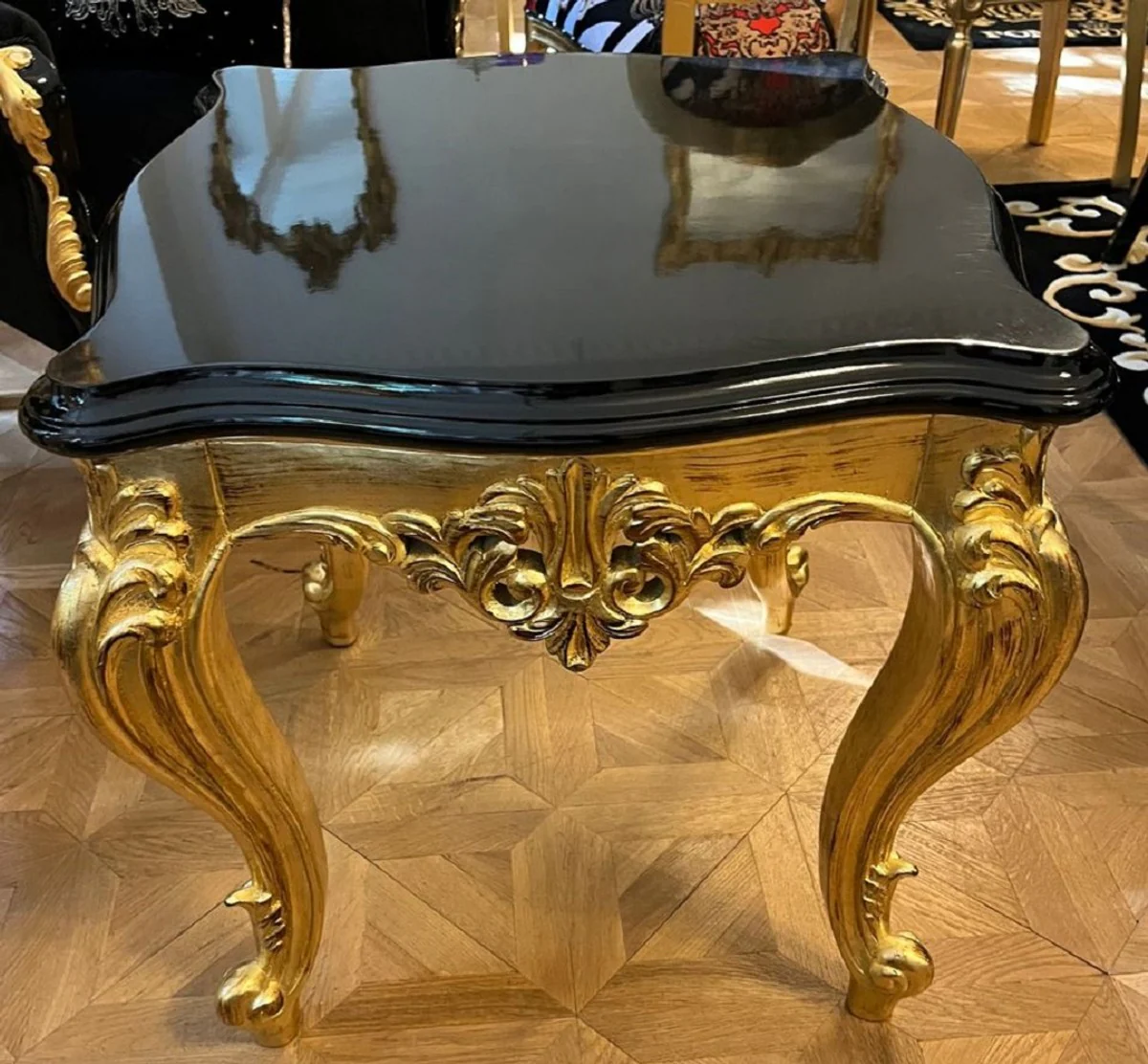 Luxury baroque solid wood side table black / gold - magnificent luxury table in baroque style - luxury baroque living room furniture