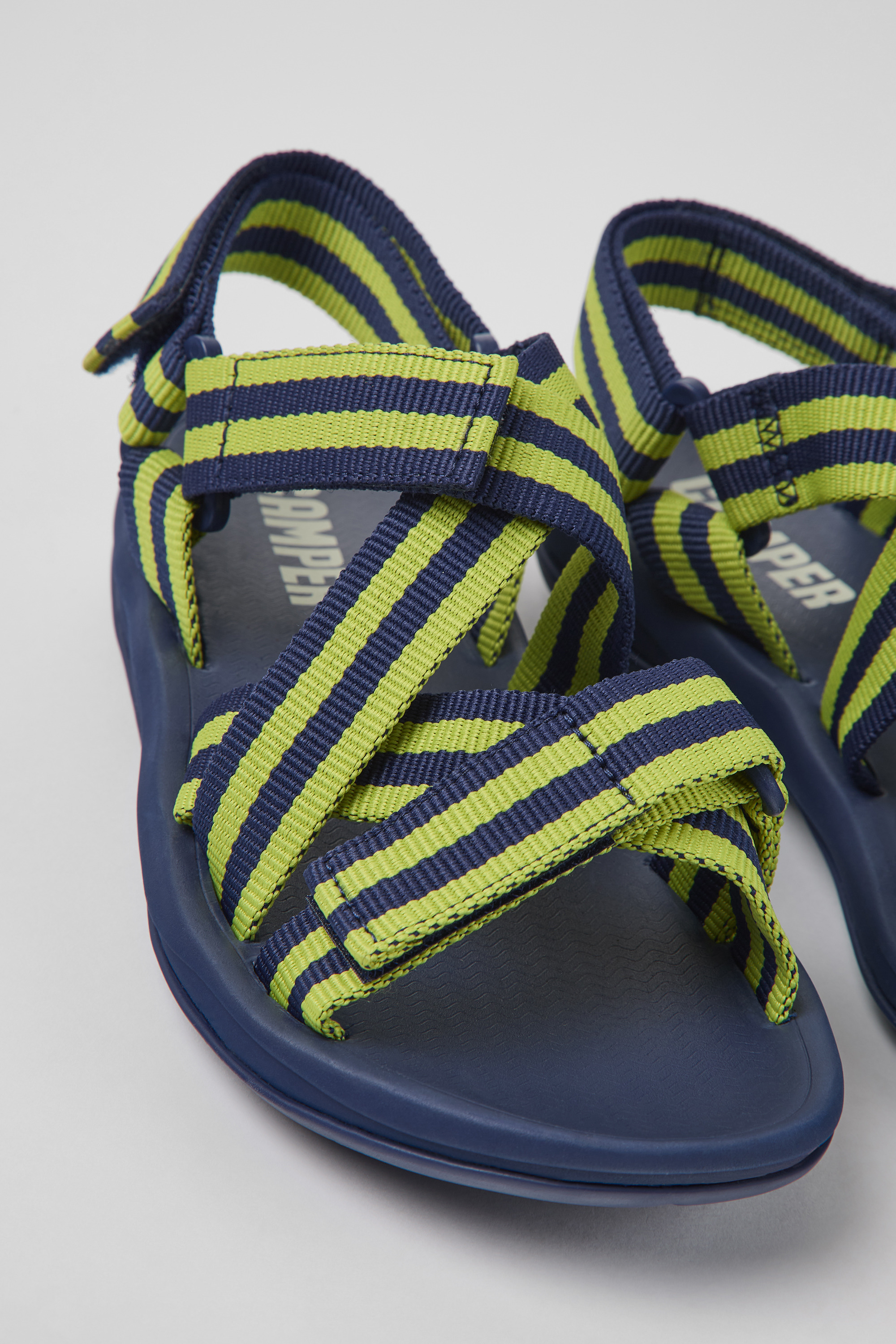 Match - Blaue und gelbe textile Sandalen für Damen