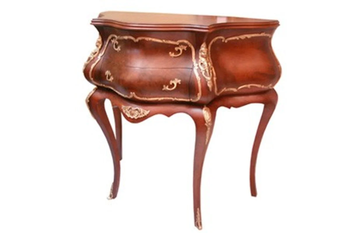 Dining table material: solid wood