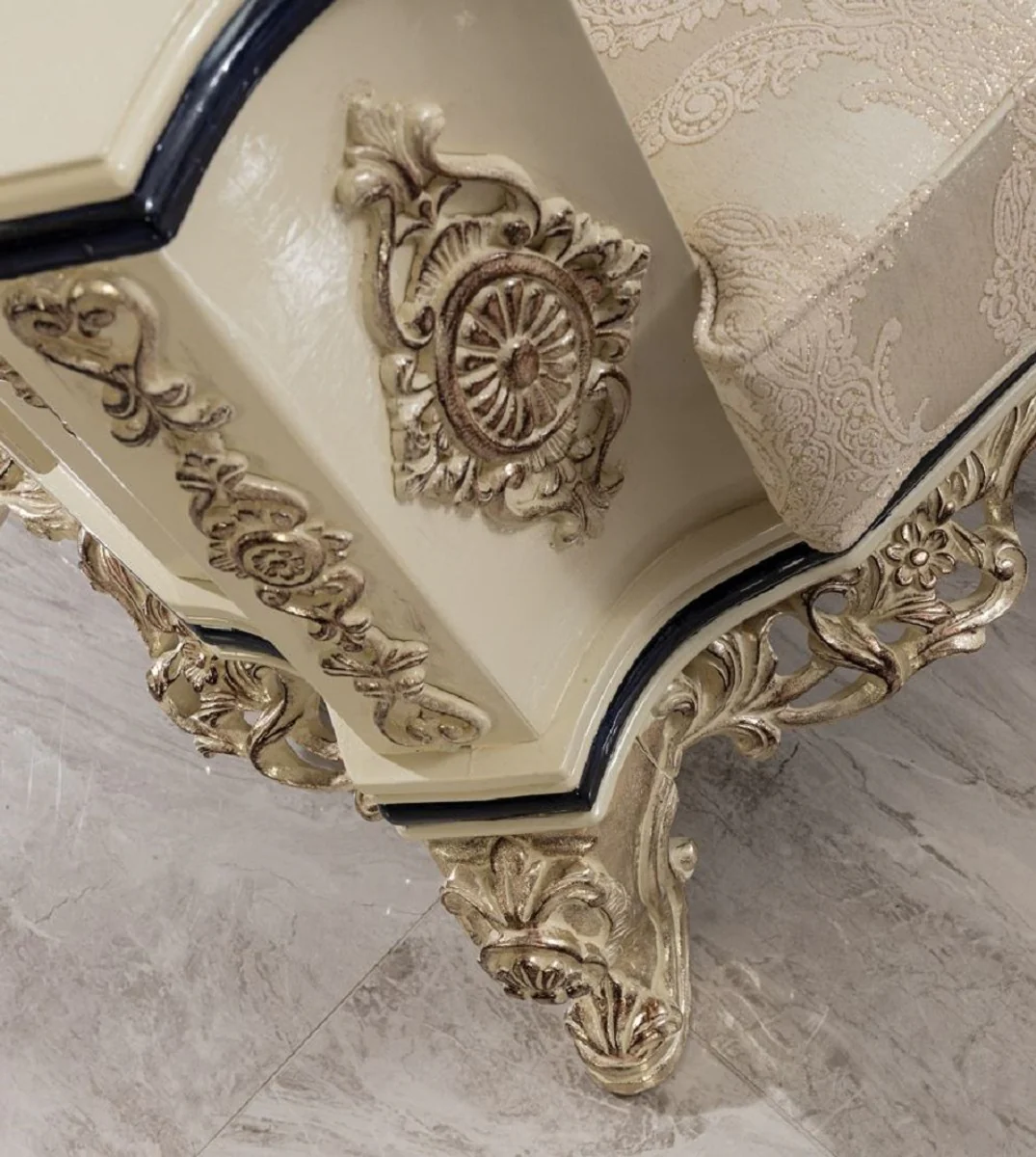 Luxury Baroque Living Room Set White / Cream / Black / Antique Gold - 2 Baroque Sofas & 2 Baroque Armchairs & 1 Baroque Coffee Table - Luxury Living Room Furniture in Baroque Style - Baroque Furniture