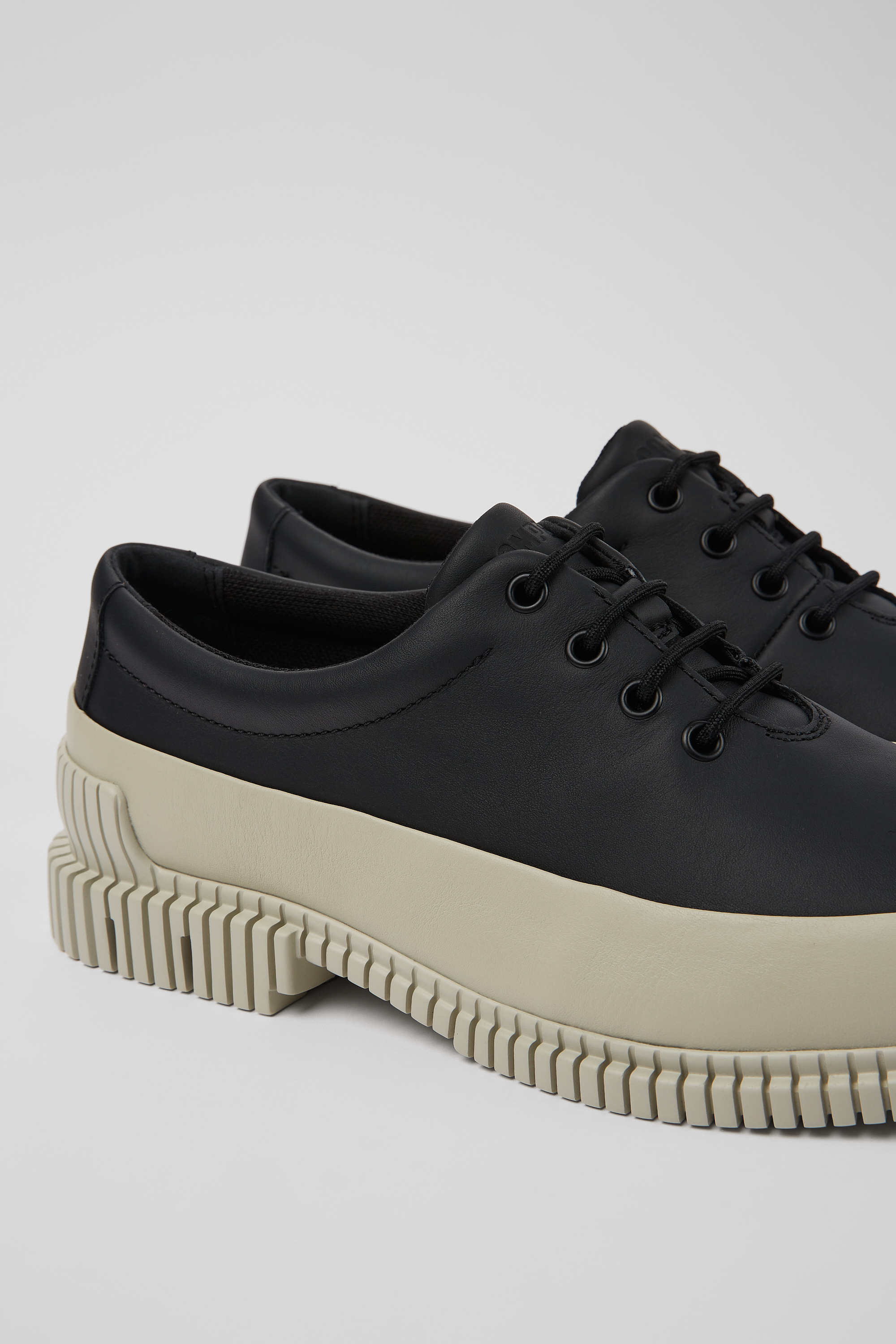 Pix - Schwarze und weiße Schuhe für Herren