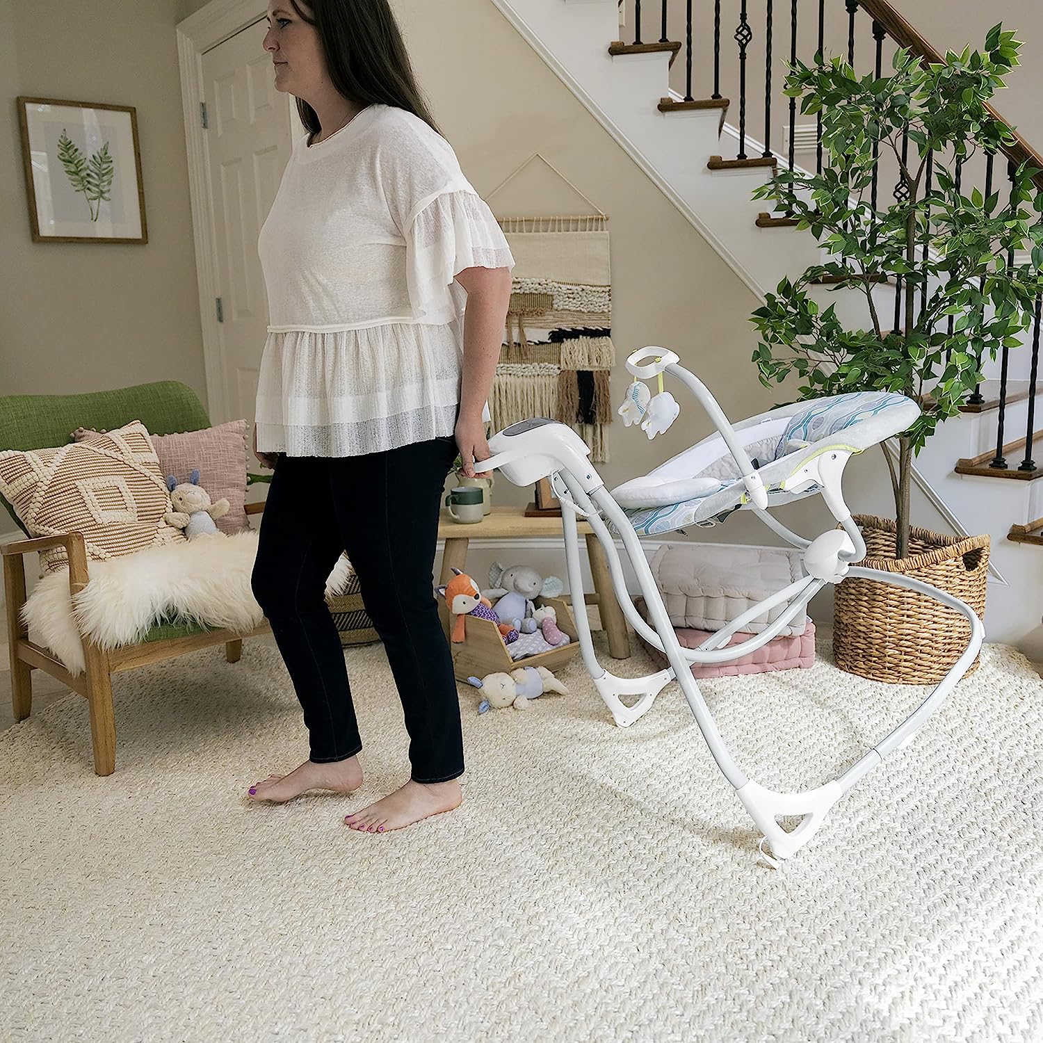 Leichte, kompakte 6-Gang-Multirichtungs-Babyschaukel, Vibrationen und Naturgeräusche, 0–9 Monate, 6–20 Pfund (Pink Cassidy)