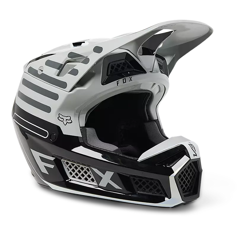 V3 RS Ryaktr Helm (2023)