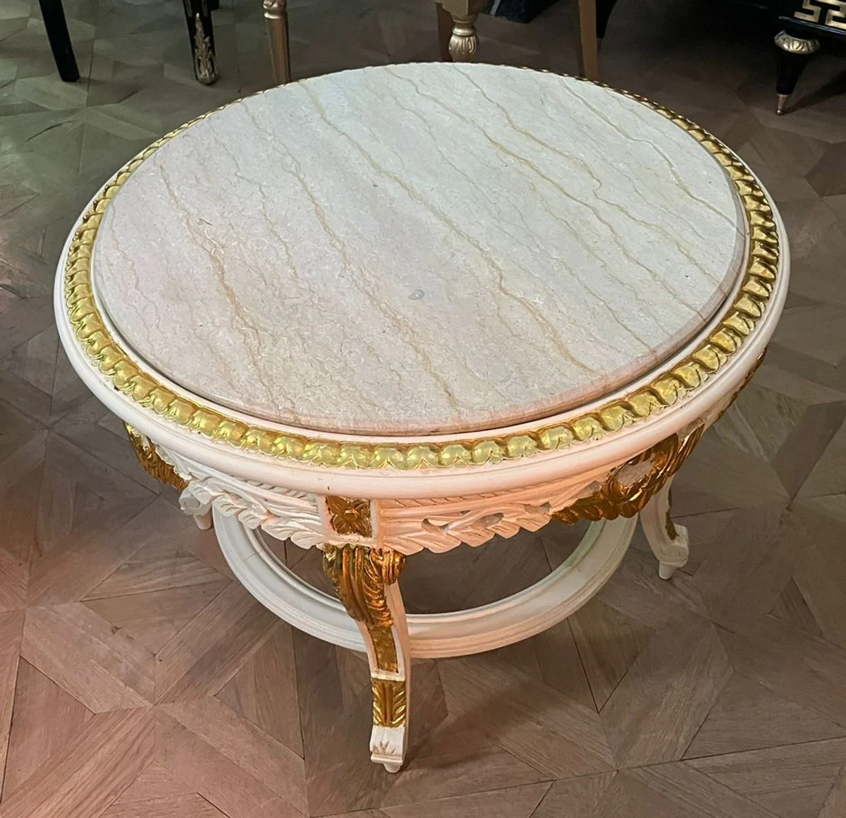 Baroque coffee table with marble top white / gold / cream - Round solid wood living room table in baroque style - Baroque style living room furniture - Baroque furniture - Antique style living room furniture