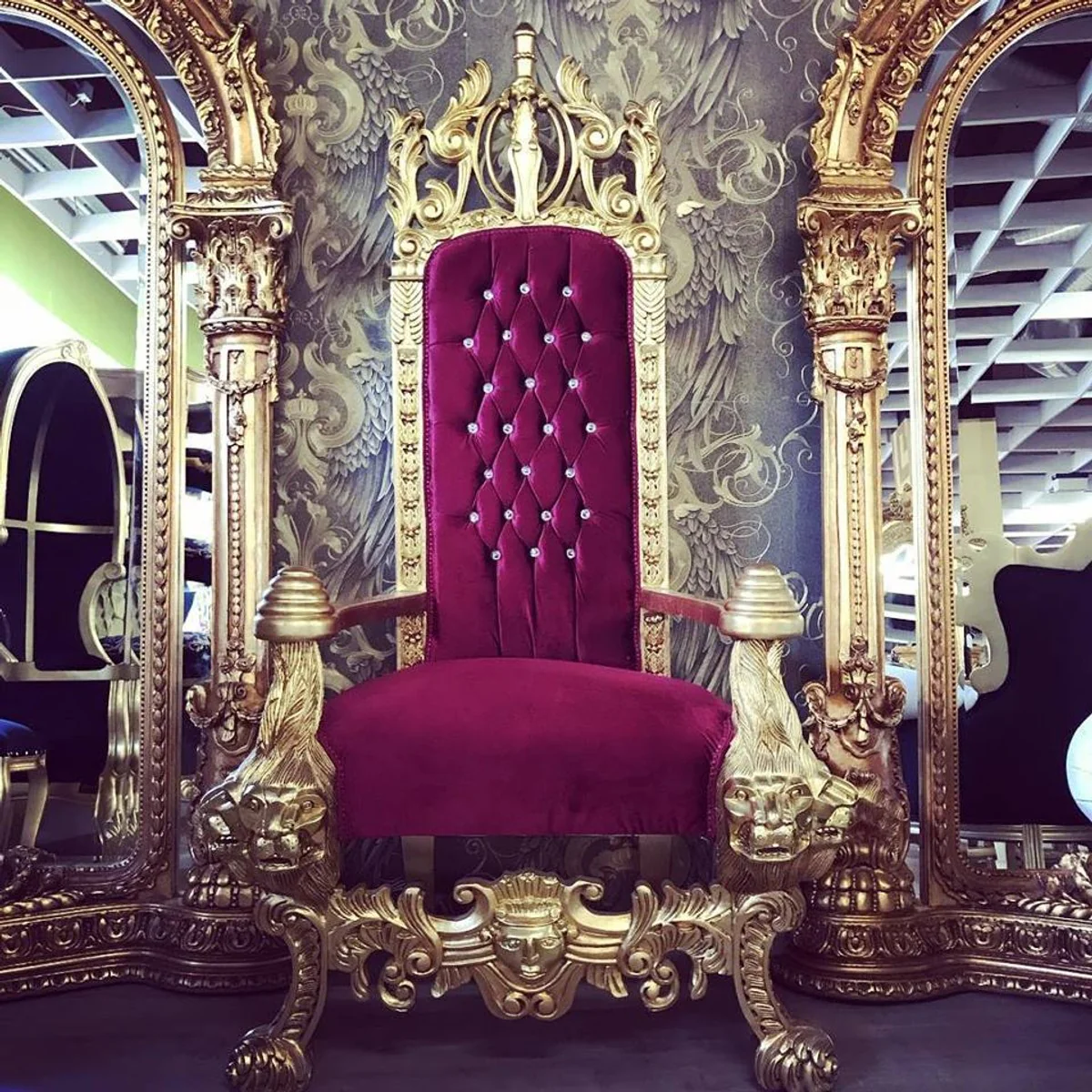 Majestic Harald Glööckler luxury baroque throne armchair Pompöös by Lion Bordeaux / Gold