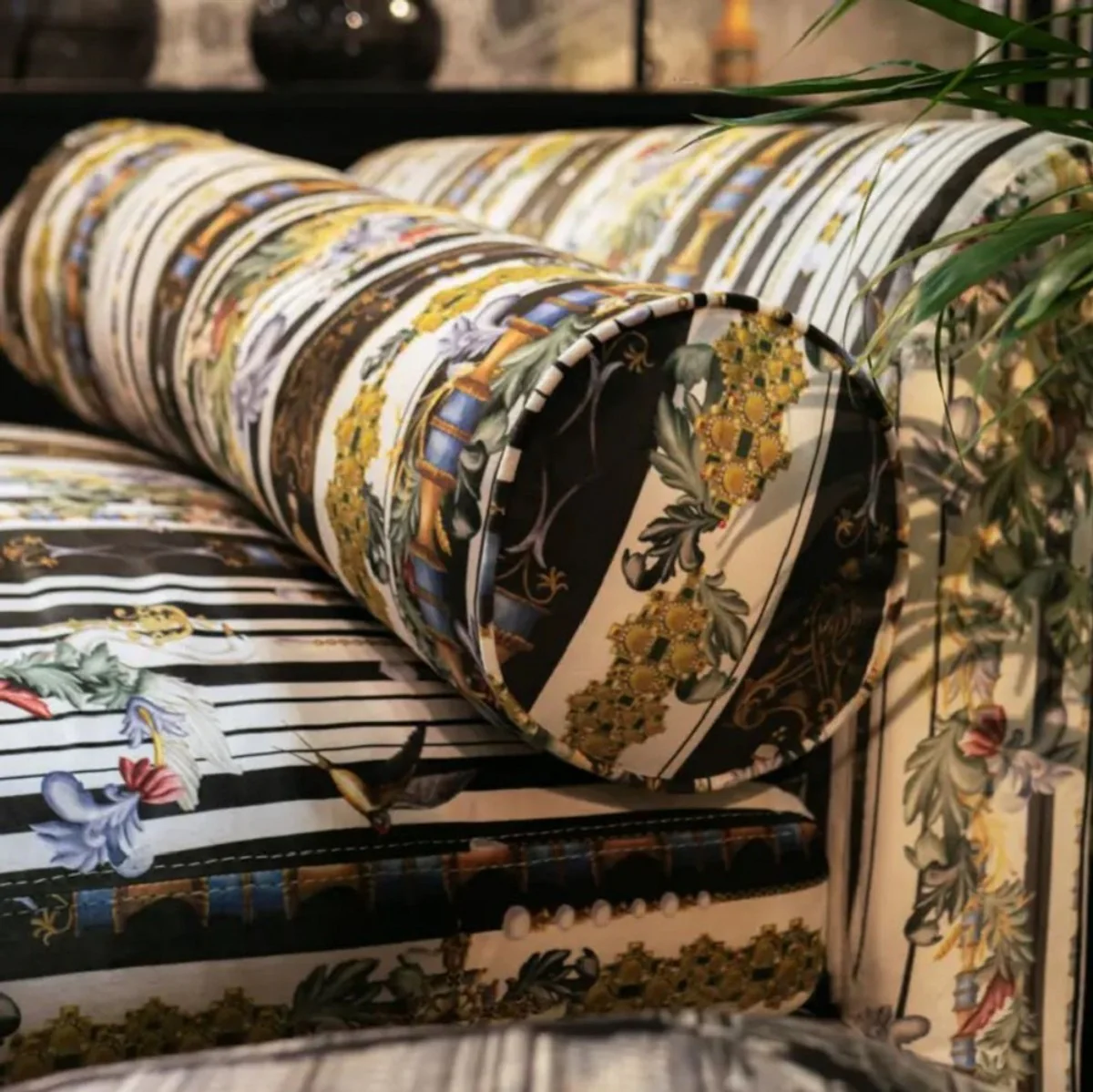 Luxury chaise longue with stripes multicolored / black 84 x 164 x H. 80 cm - Living room lounge chair - Recamiere - Living room furniture - Luxury furniture