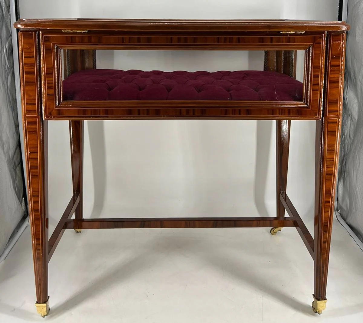 Barock Ladenvitrine mit aufklappbarem Deckel Braun / Bordeauxrot - Barock Möbel - 1B Ware