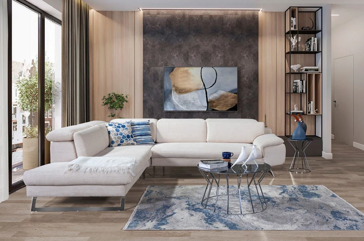 On request, this showcase is also available in white or cream.