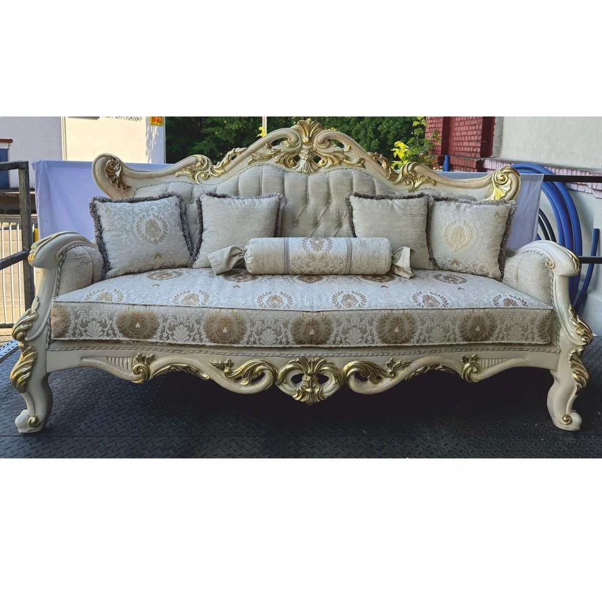 Luxus Barock Wohnzimmer Sofa Silber / Creme / Gold 225 cm - Barock Möbel