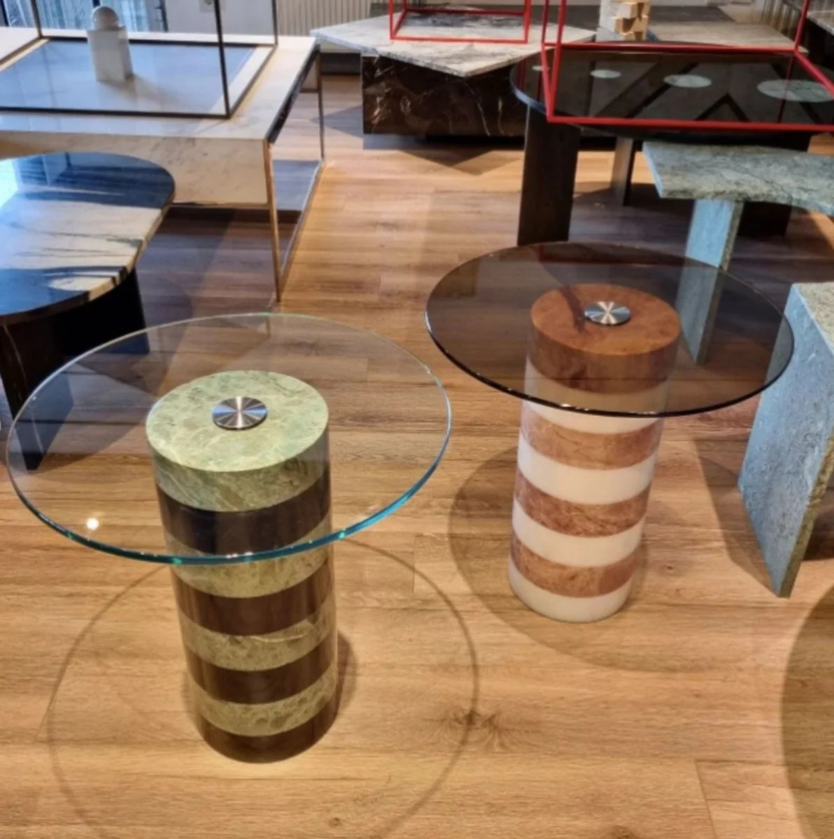 Luxury side table brown / white Ø 48 x H. 50 cm - Round marble table with glass top - Living room furniture - Luxury furniture - Marble furniture - Luxury furnishings - Living room furnishings