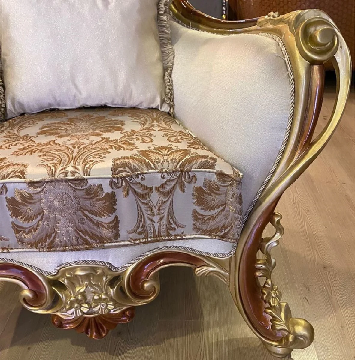 Luxus Barock Wohnzimmer Set Creme / Silber / Gold / Braun - 2 Barock Sofas & 2 Barock Sessel & 1 Barock Couchtisch - Luxus Wohnzimmer Möbel im Barockstil - Barock Möbel