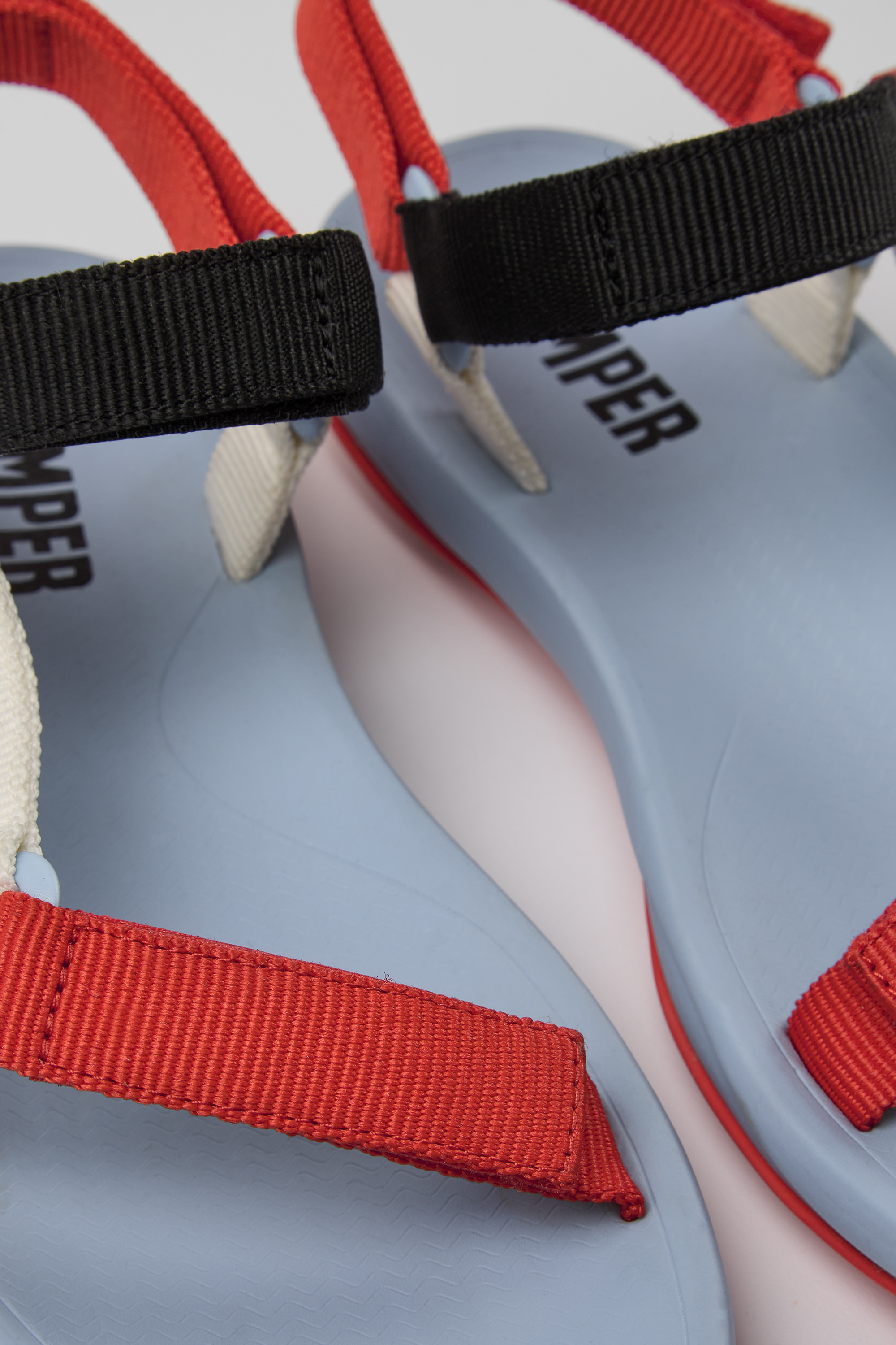 Match - Rote, weiße und schwarze Sandalen für Frauen